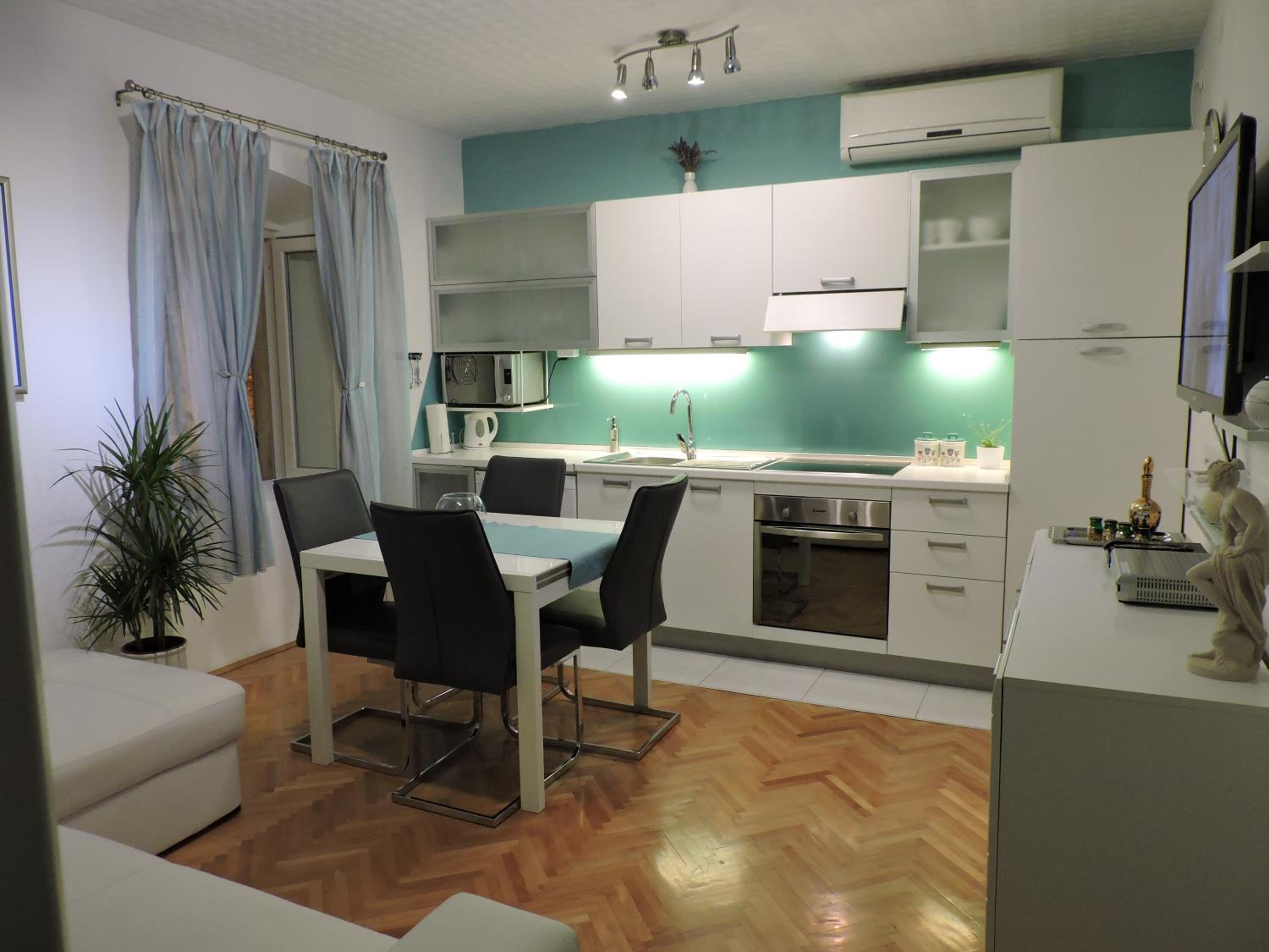 One-Bedroom Apartment - Photo 11