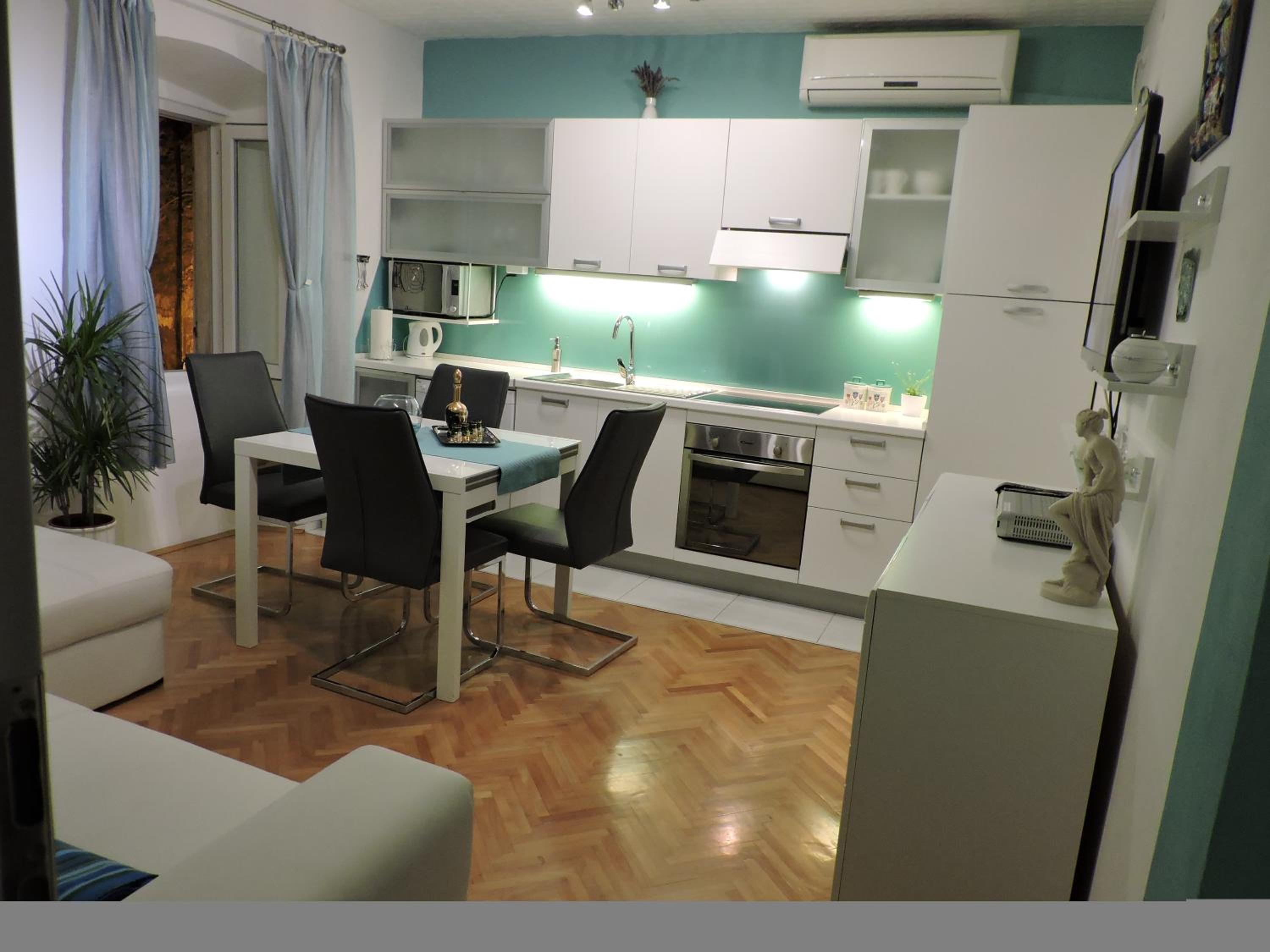 One-Bedroom Apartment - Photo 6