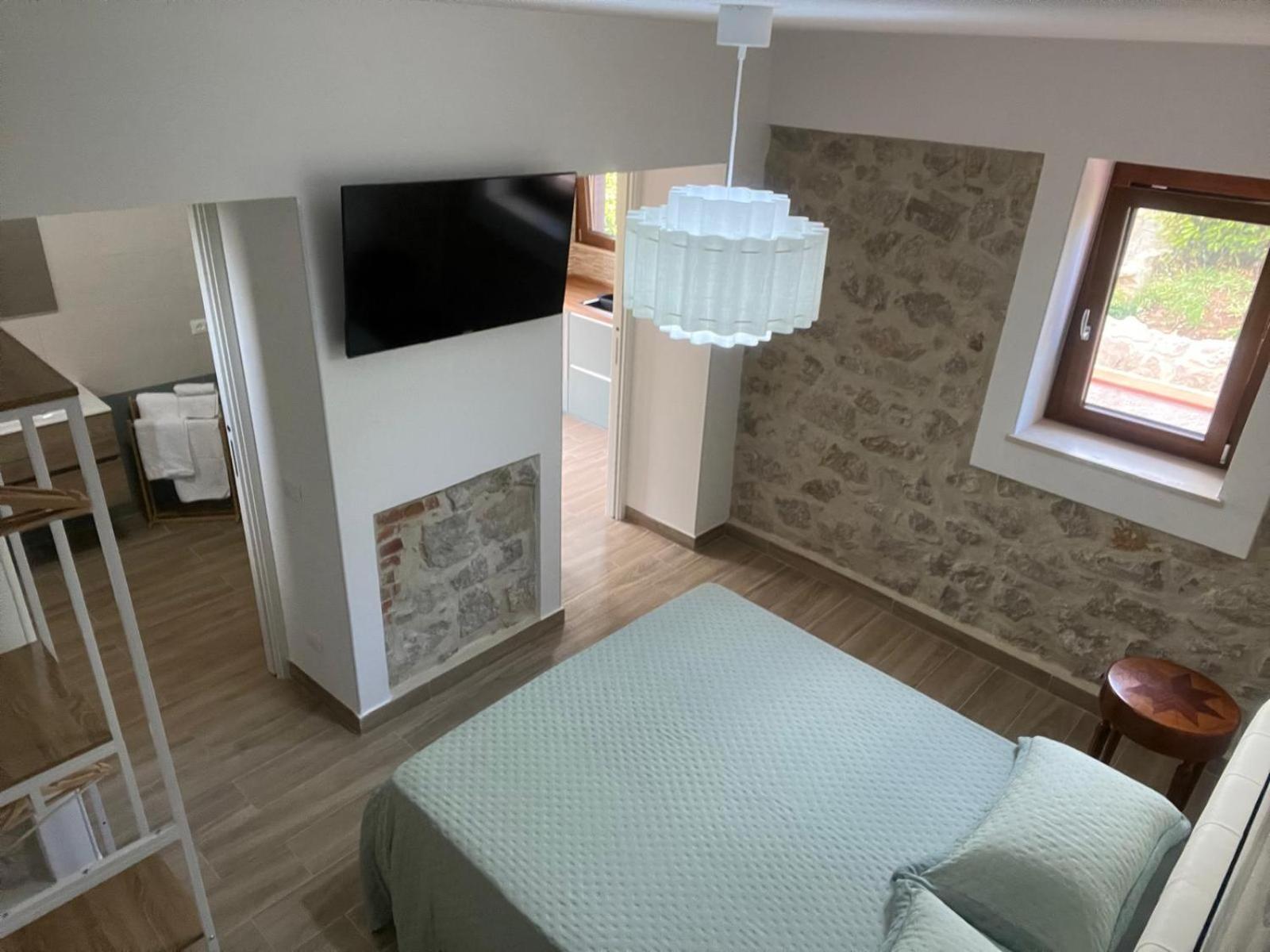 One-Bedroom House - Photo 12