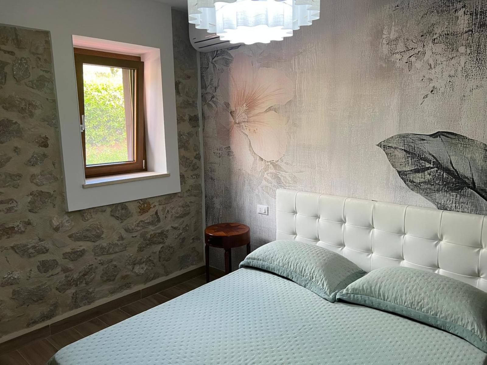 One-Bedroom House - Photo 9