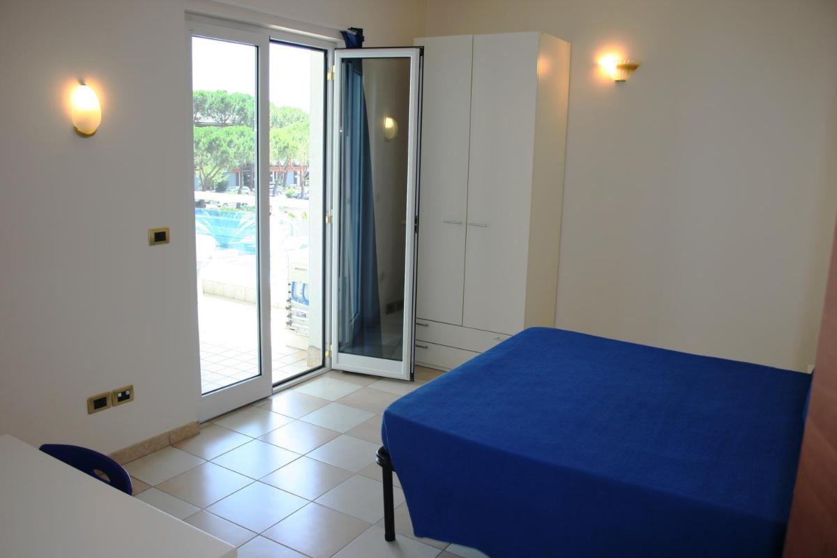 One-Bedroom Apartment with Sea View - Photo 3