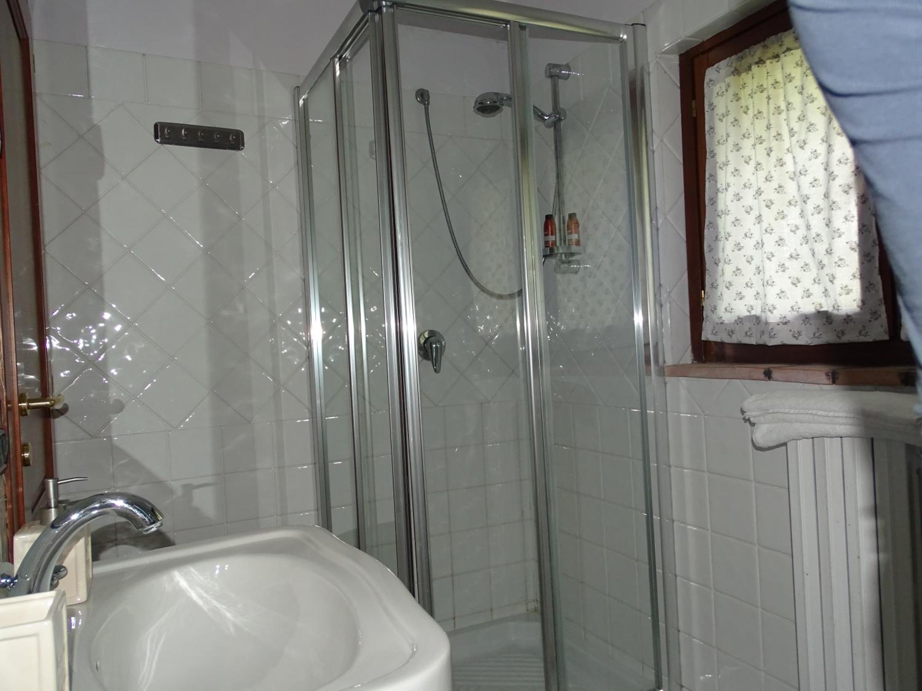 Family Room with Private Bathroom photo 2
