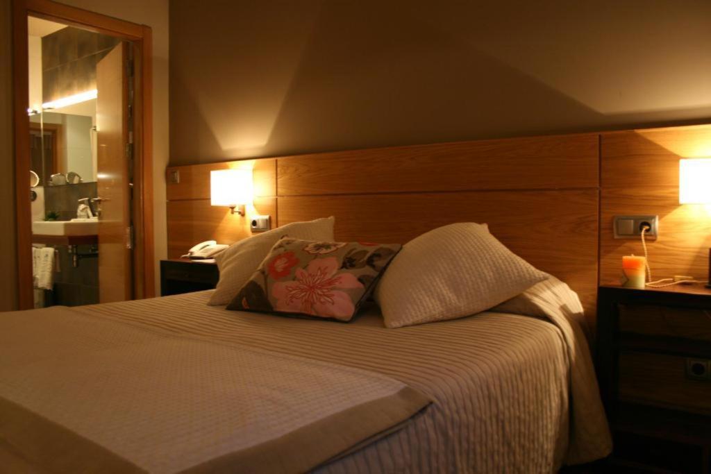 Double or Twin Room - Photo 12