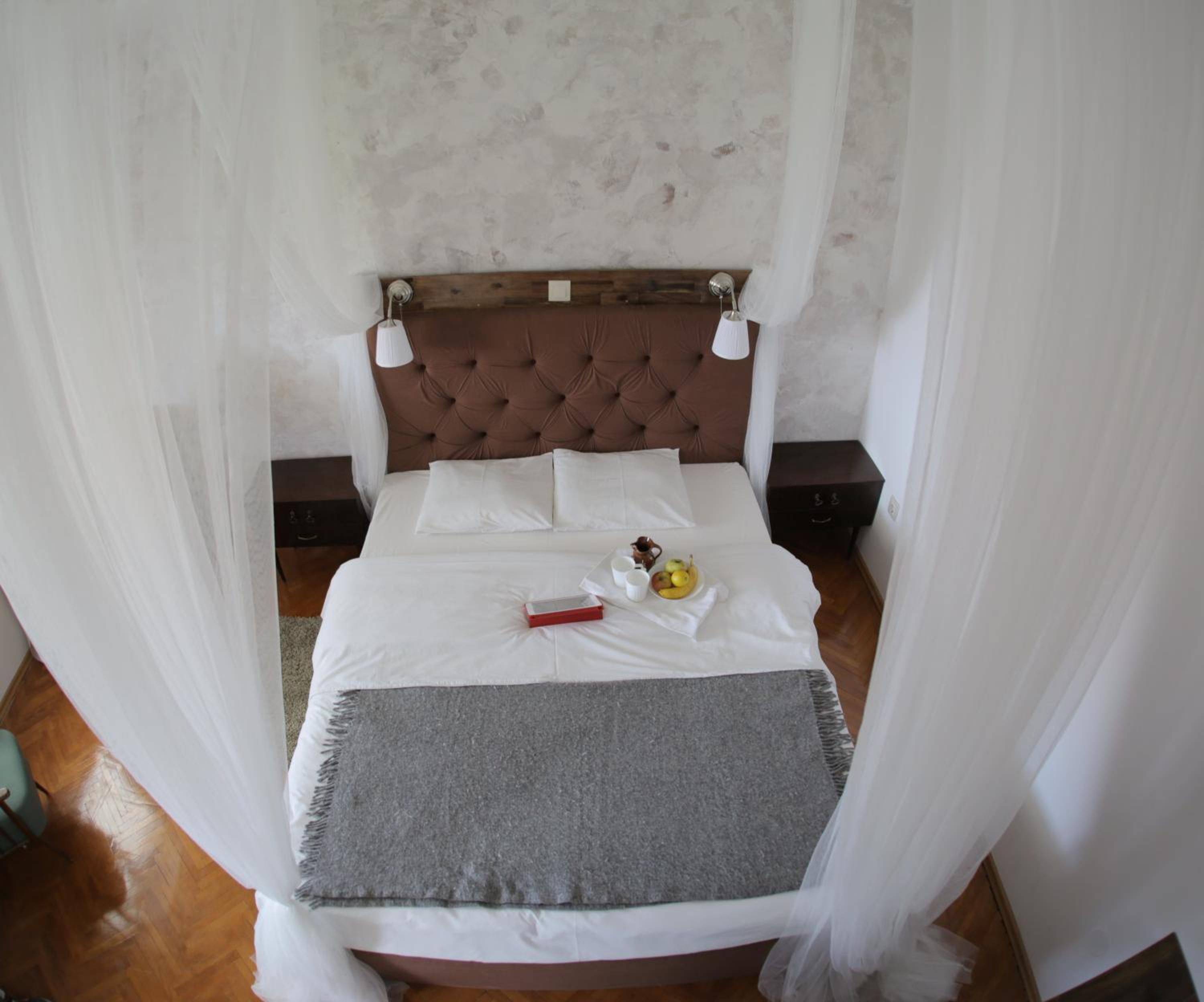 Deluxe Queen Room - Photo 15