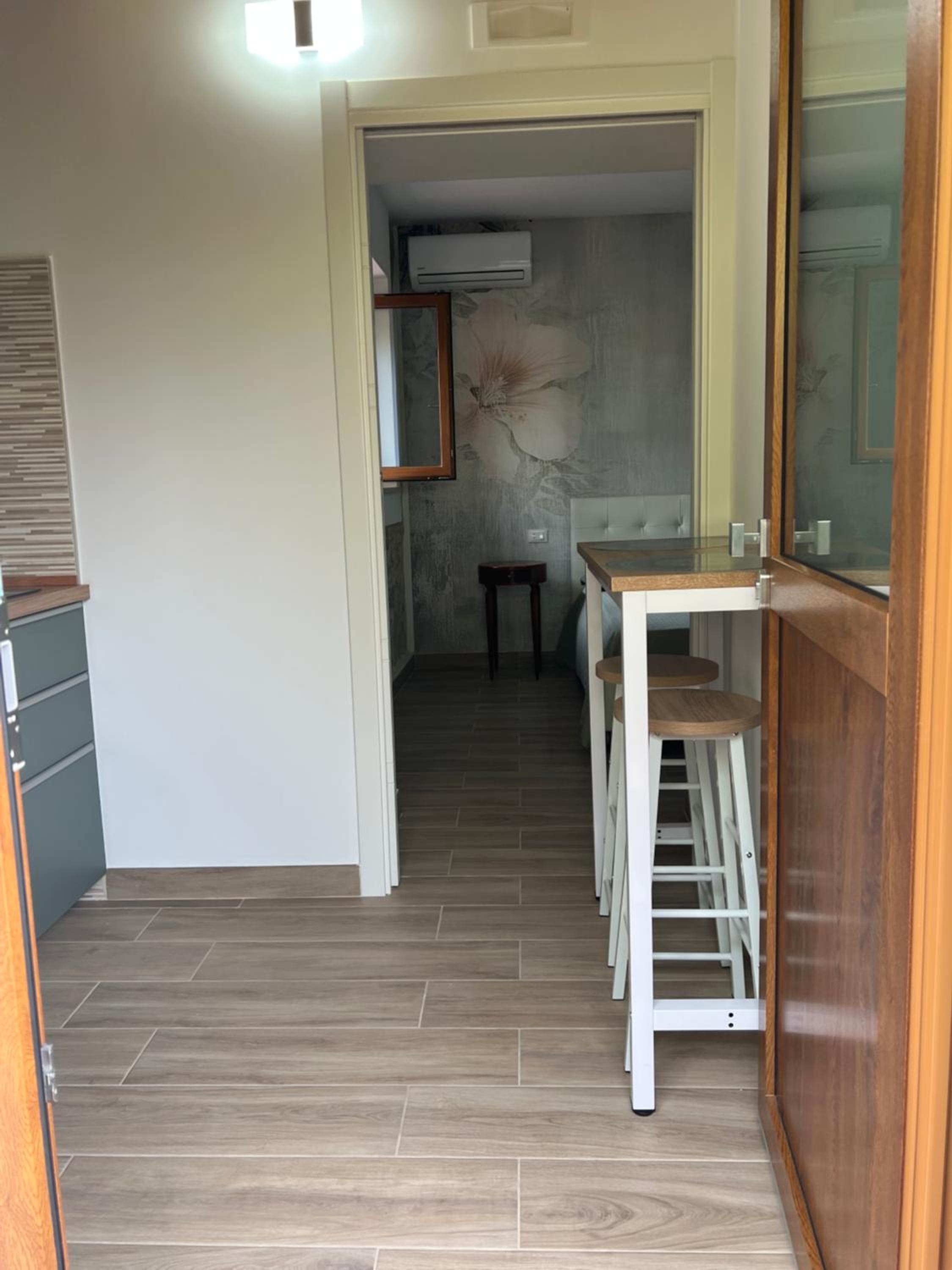One-Bedroom House - Photo 8
