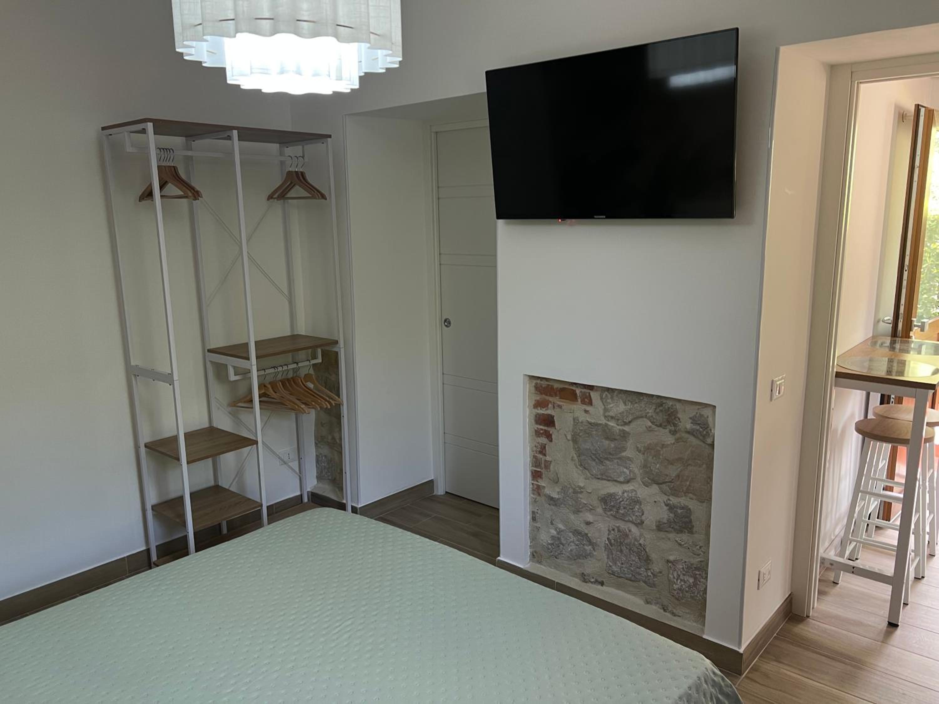 One-Bedroom House - Photo 2