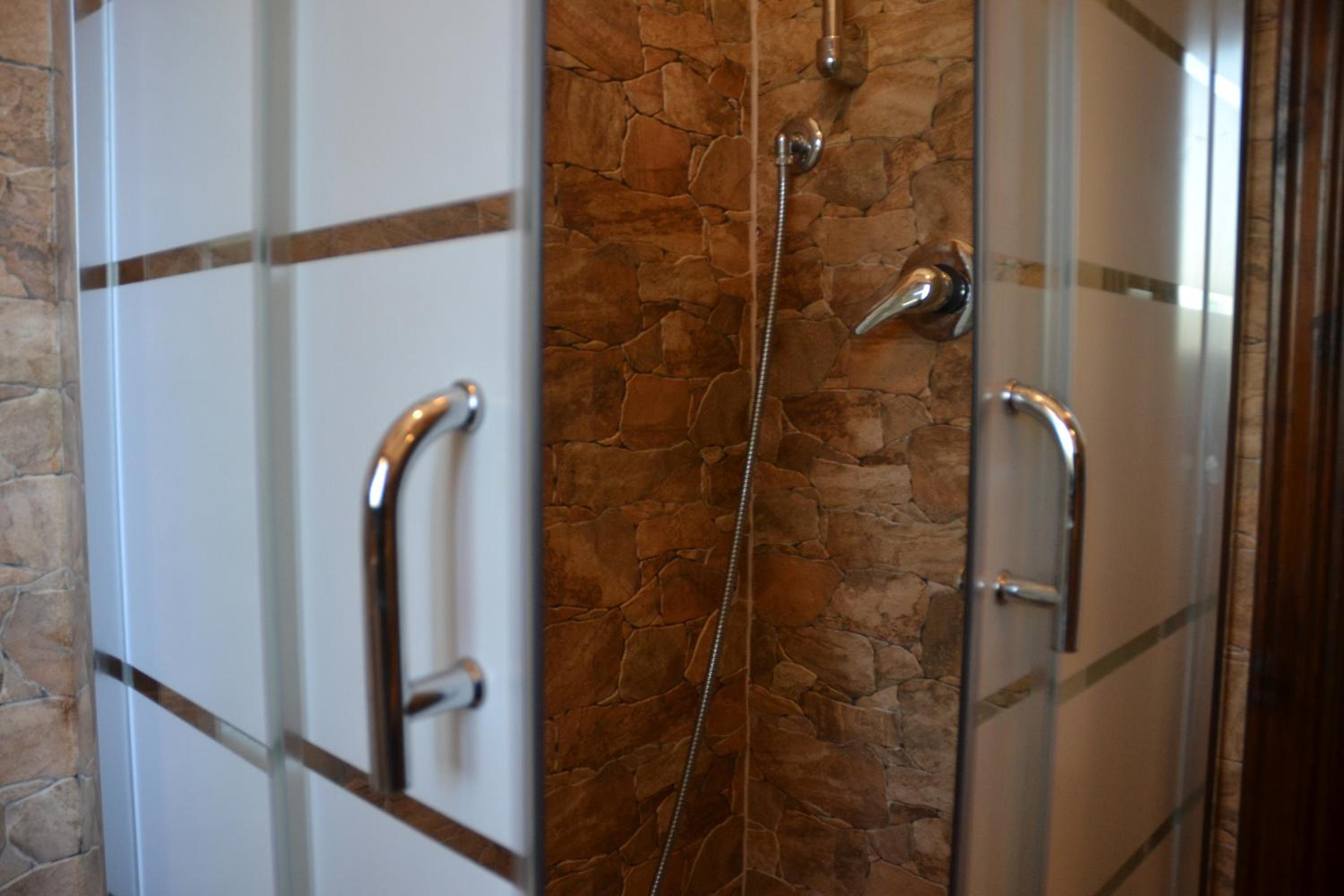 Two Connecting Double Rooms - Photo 6