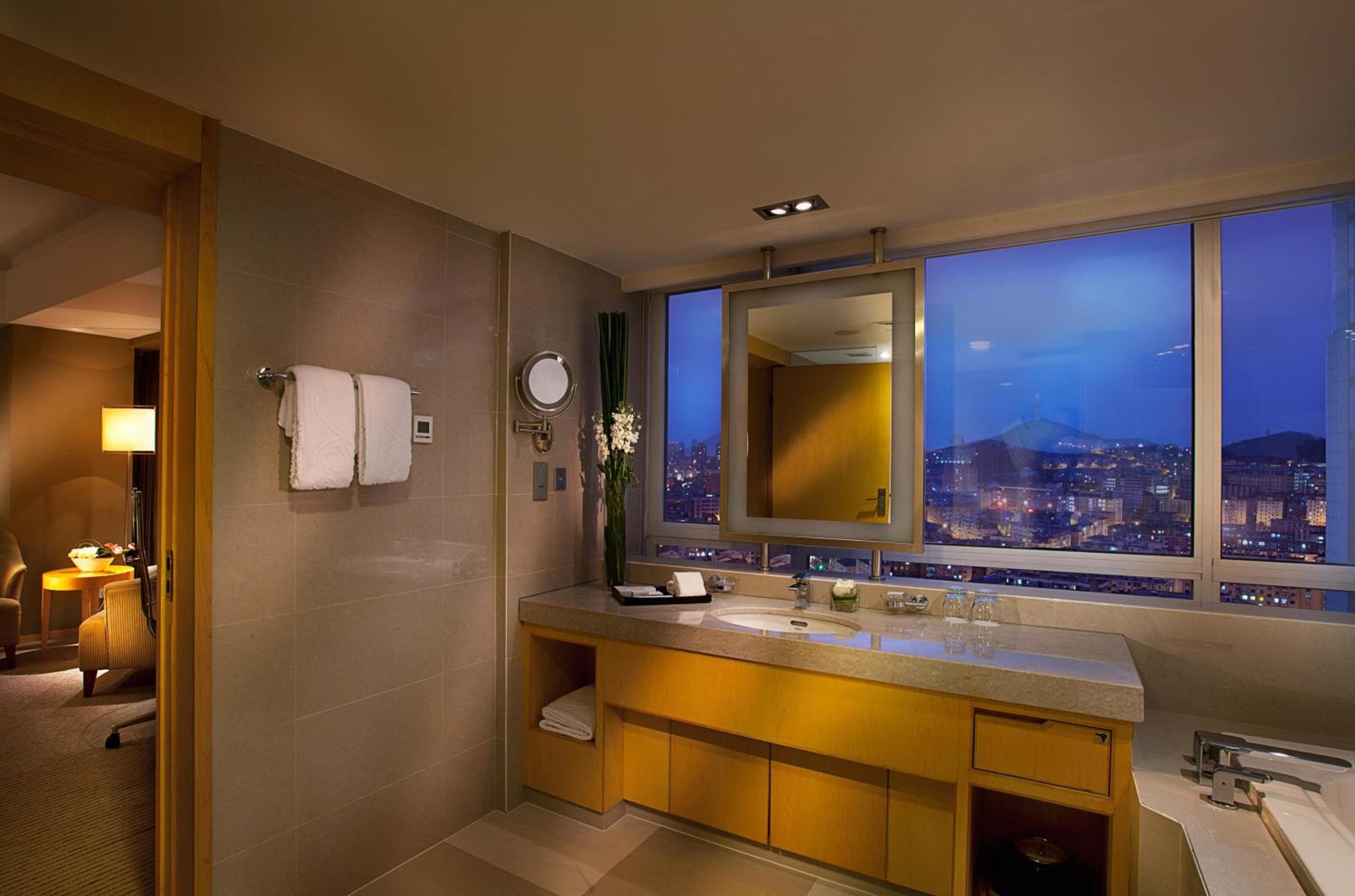 Superior King Room - Photo 2