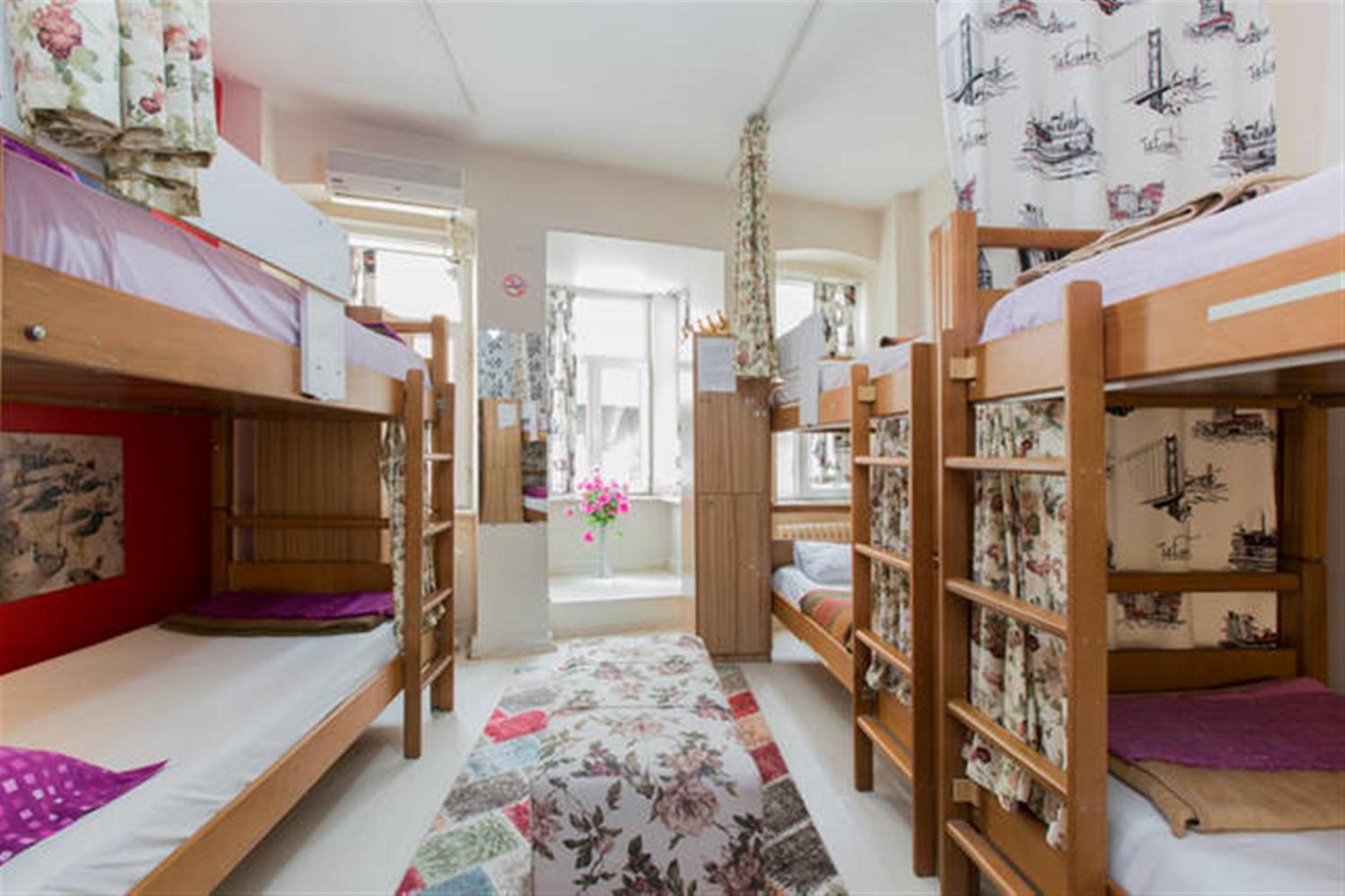 Bed in 6-Bed Female Dormitory Room photo 1