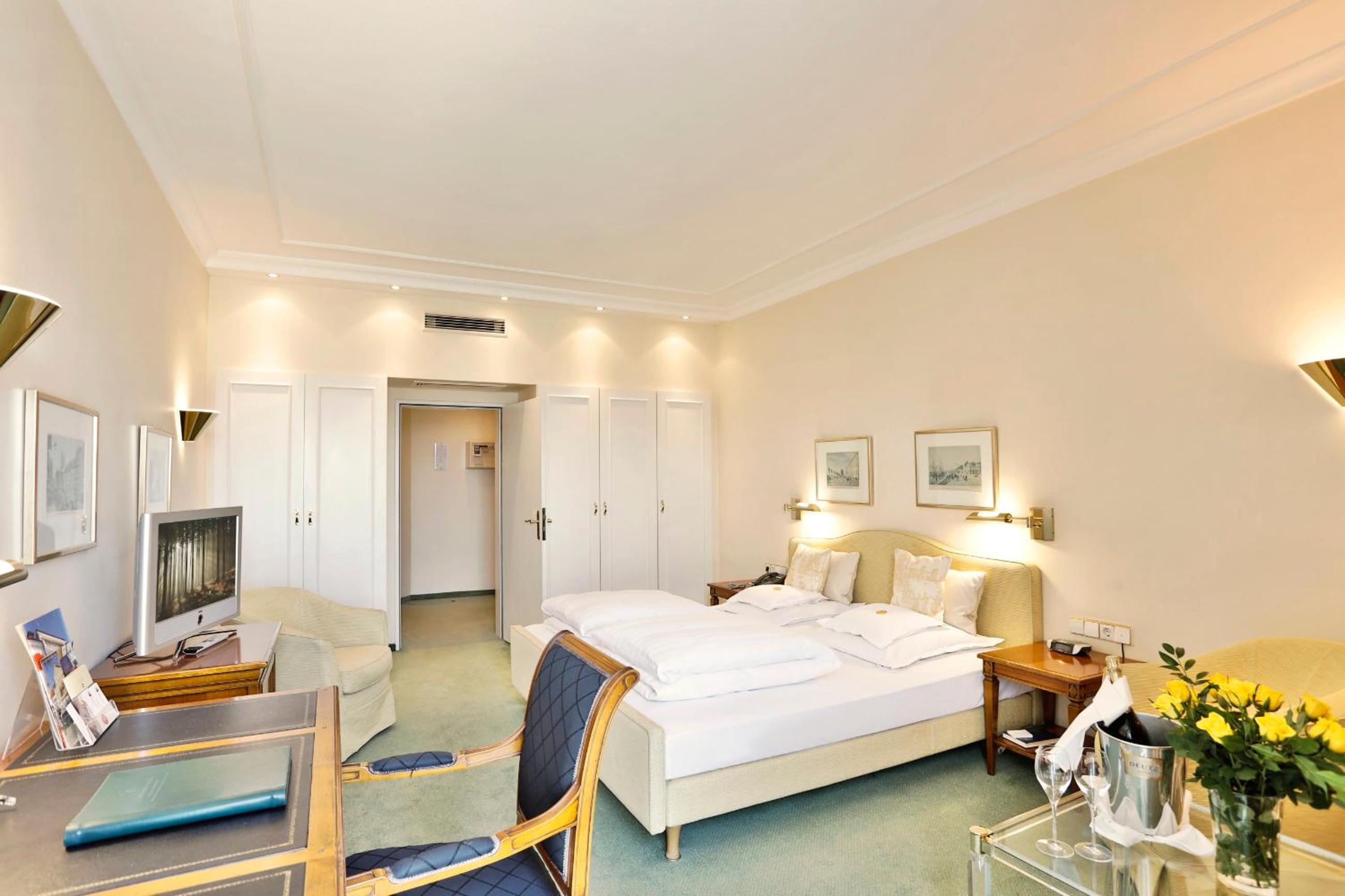 Double Room with Lake View photo 3
