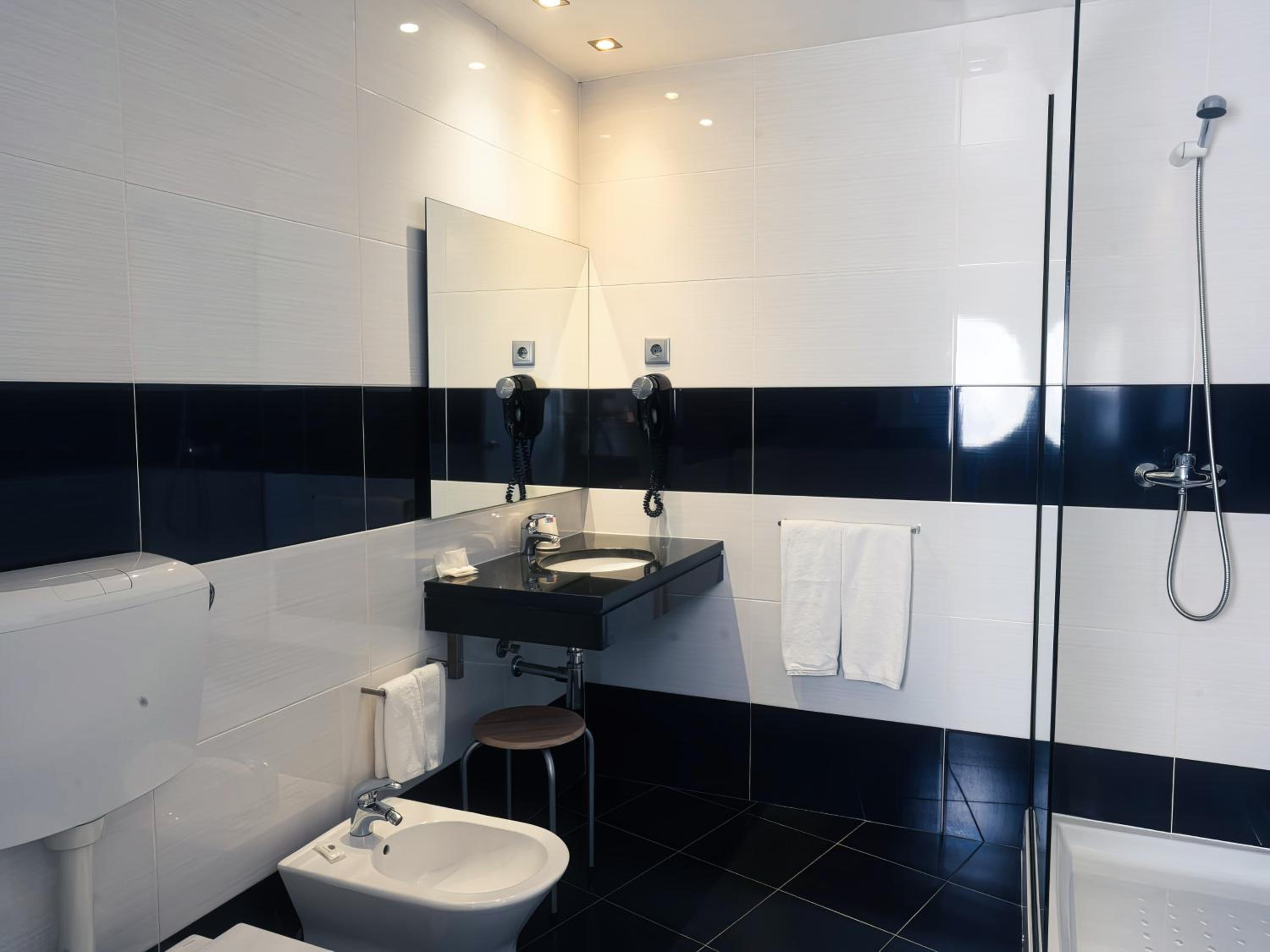 Triple Room - Photo 6