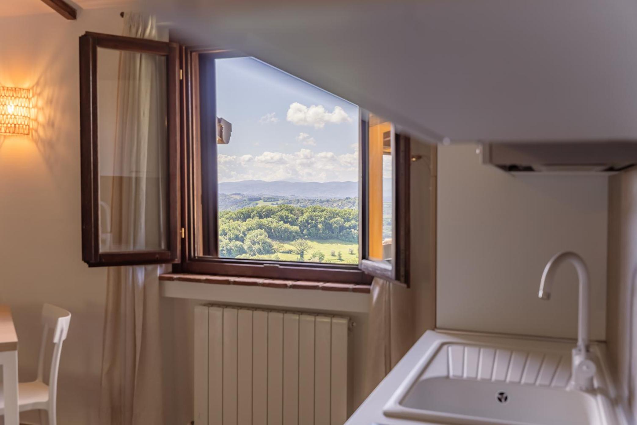 Apartment with Mountain View photo 2