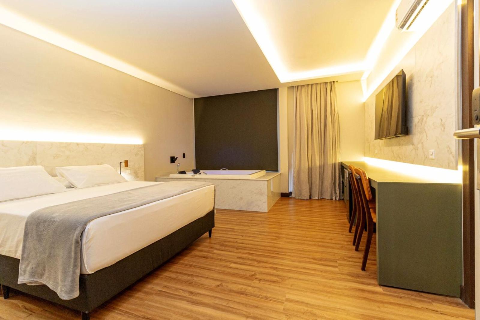 Ingleses Park Hotel — Suite with Hot Tub