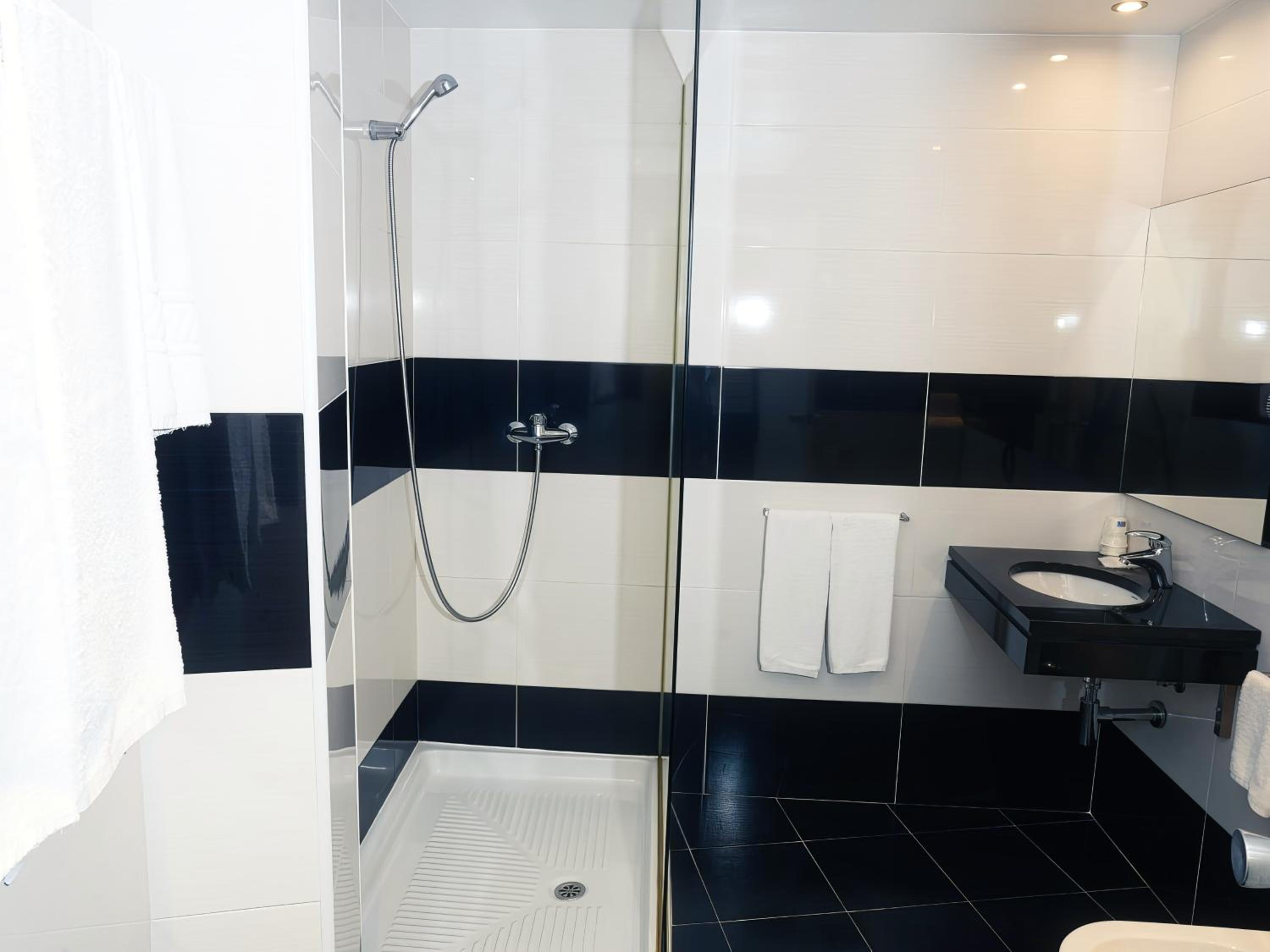 Triple Room - Photo 8