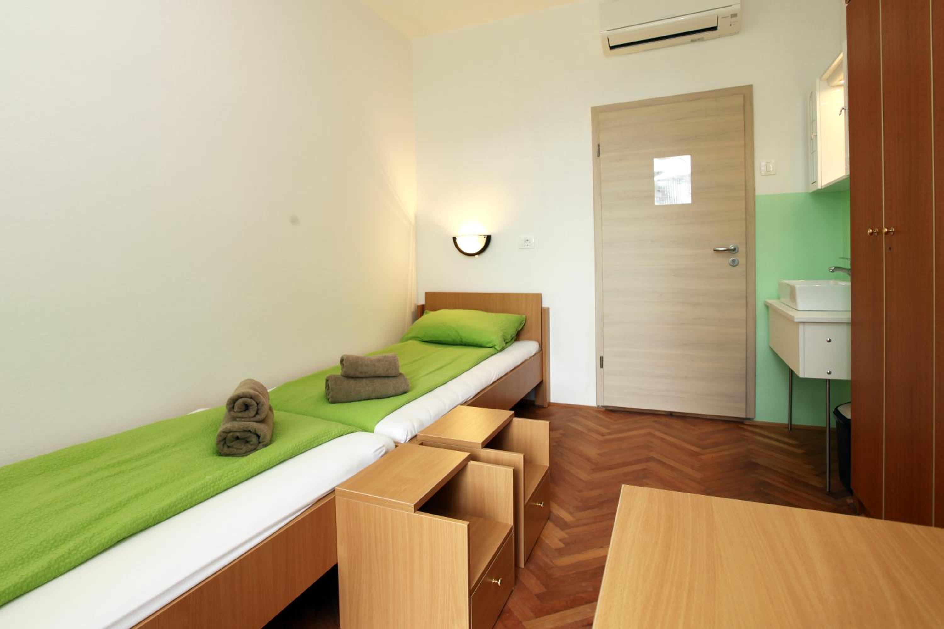 Double Room - Photo 10