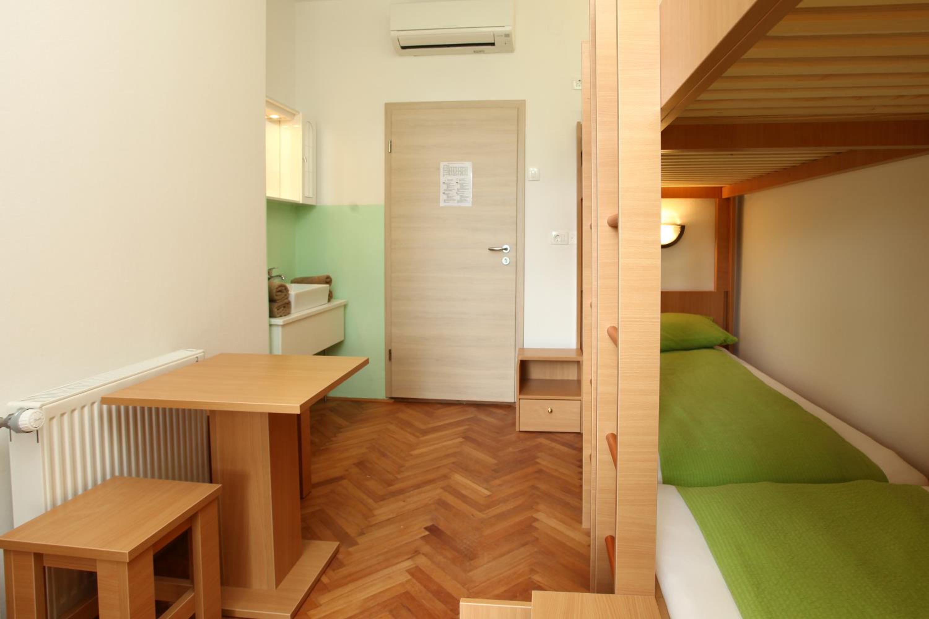 Quadruple Room - Photo 14