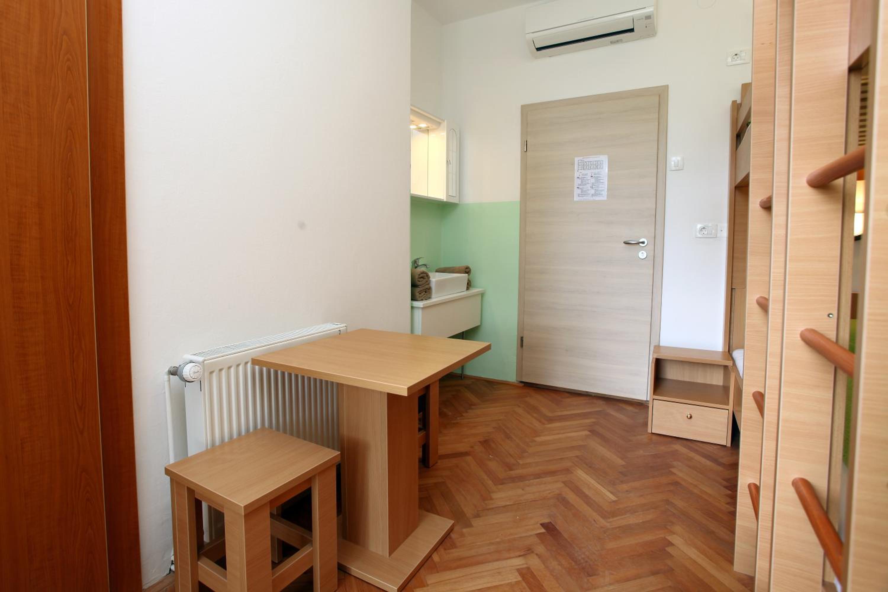 Quadruple Room - Photo 10