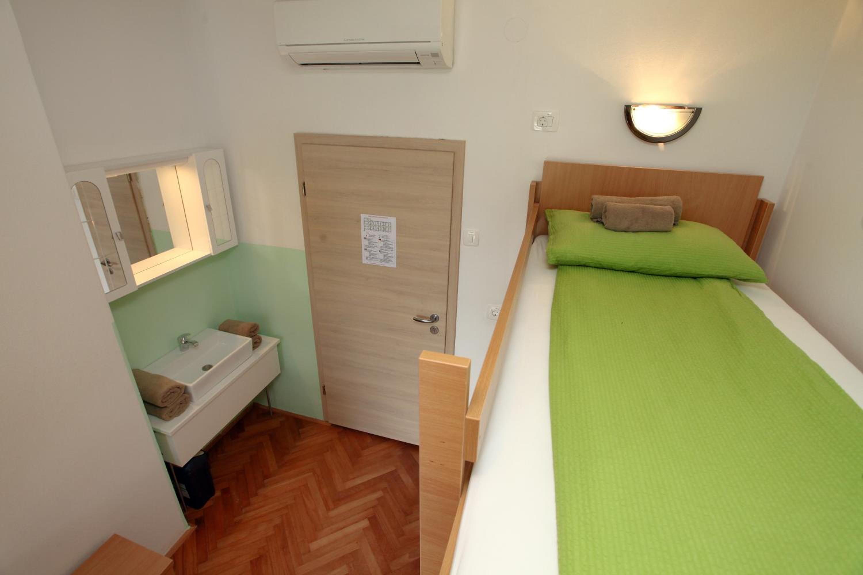 Triple Room - Photo 7