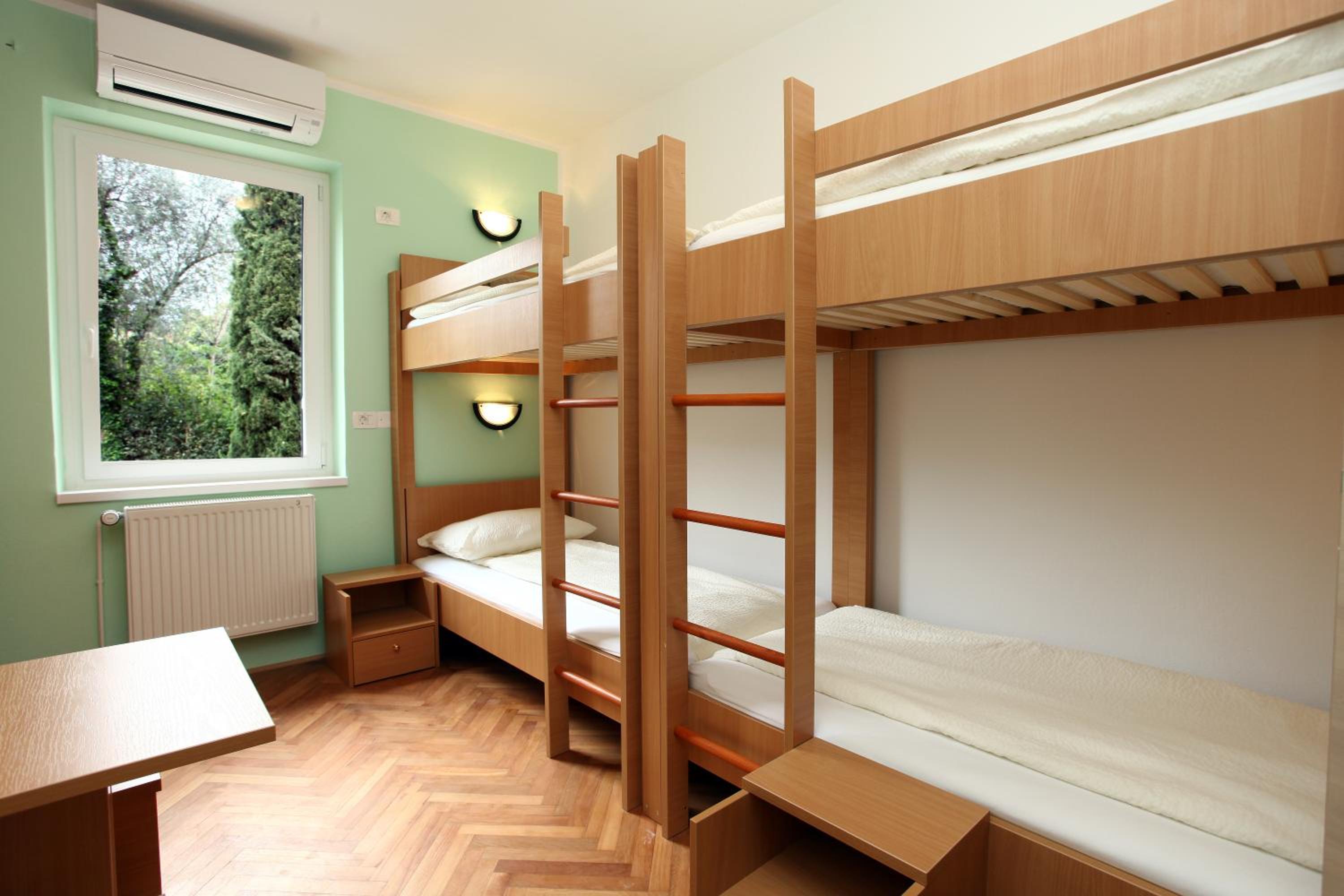 Quadruple Room - Photo 9