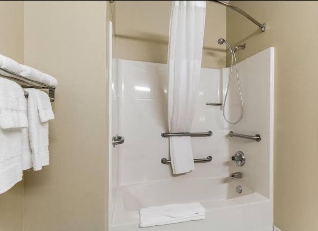 Queen Room - Accessible/Non-Smoking - Photo 3