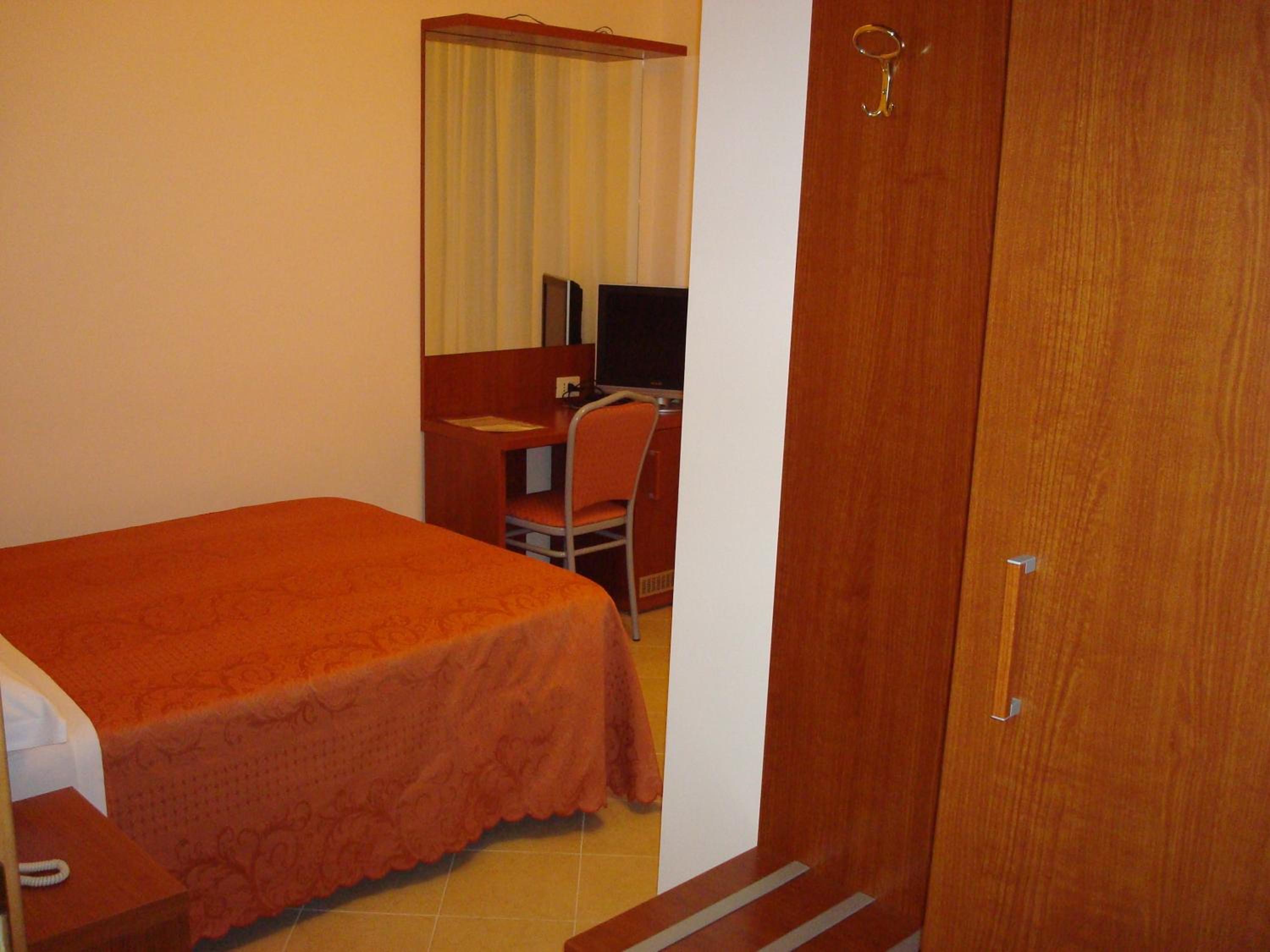 Double Room (1 Adult) photo 2