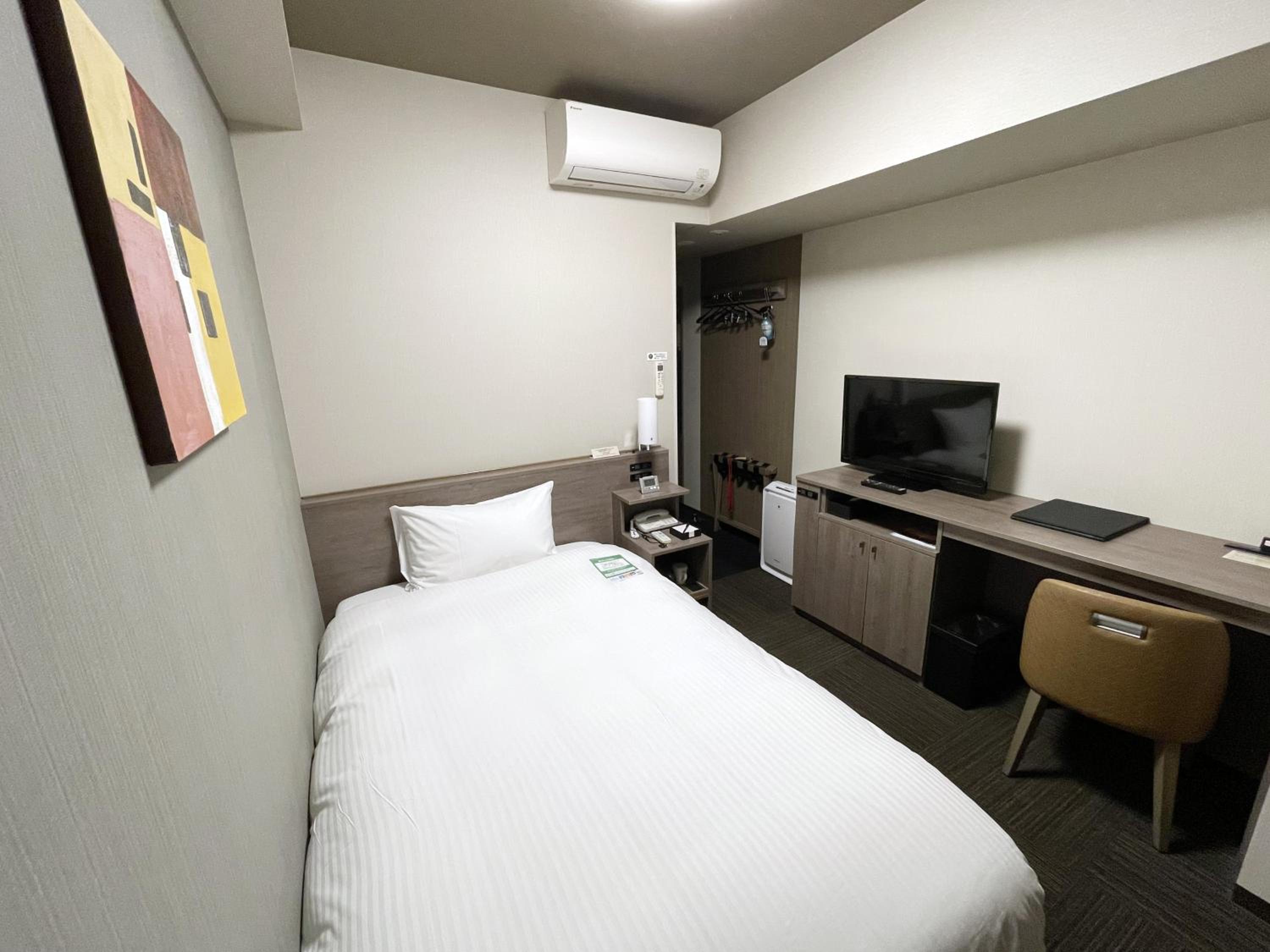 Single Room - Non-Smoking - With Smoking Area on the Floor