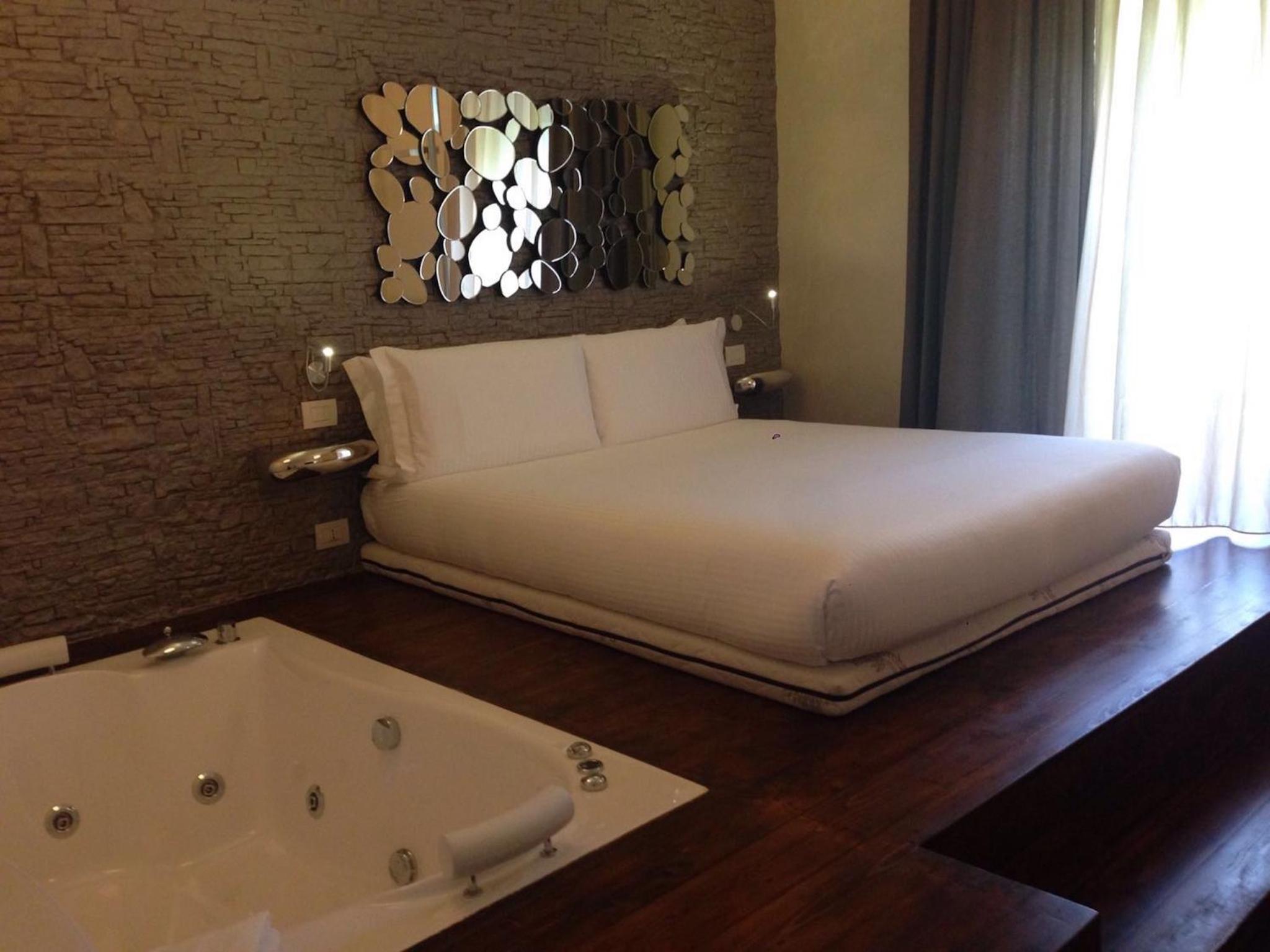 Luxury Suite with Spa Bath photo 2
