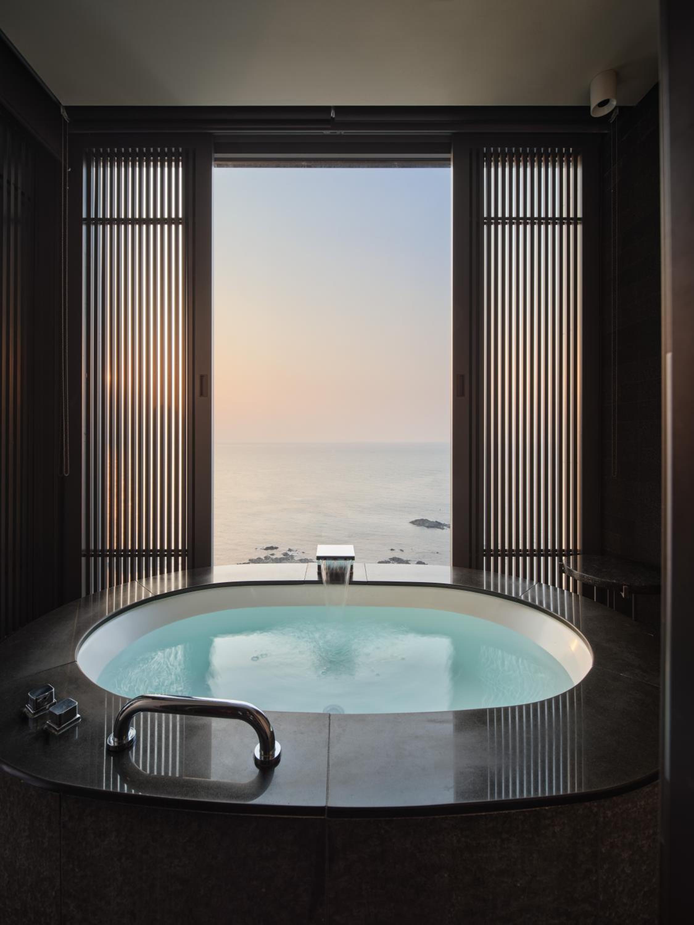One-Bedroom King Suite with Ocean View + CheeseBread + F&B10%Coupon + RIMx2