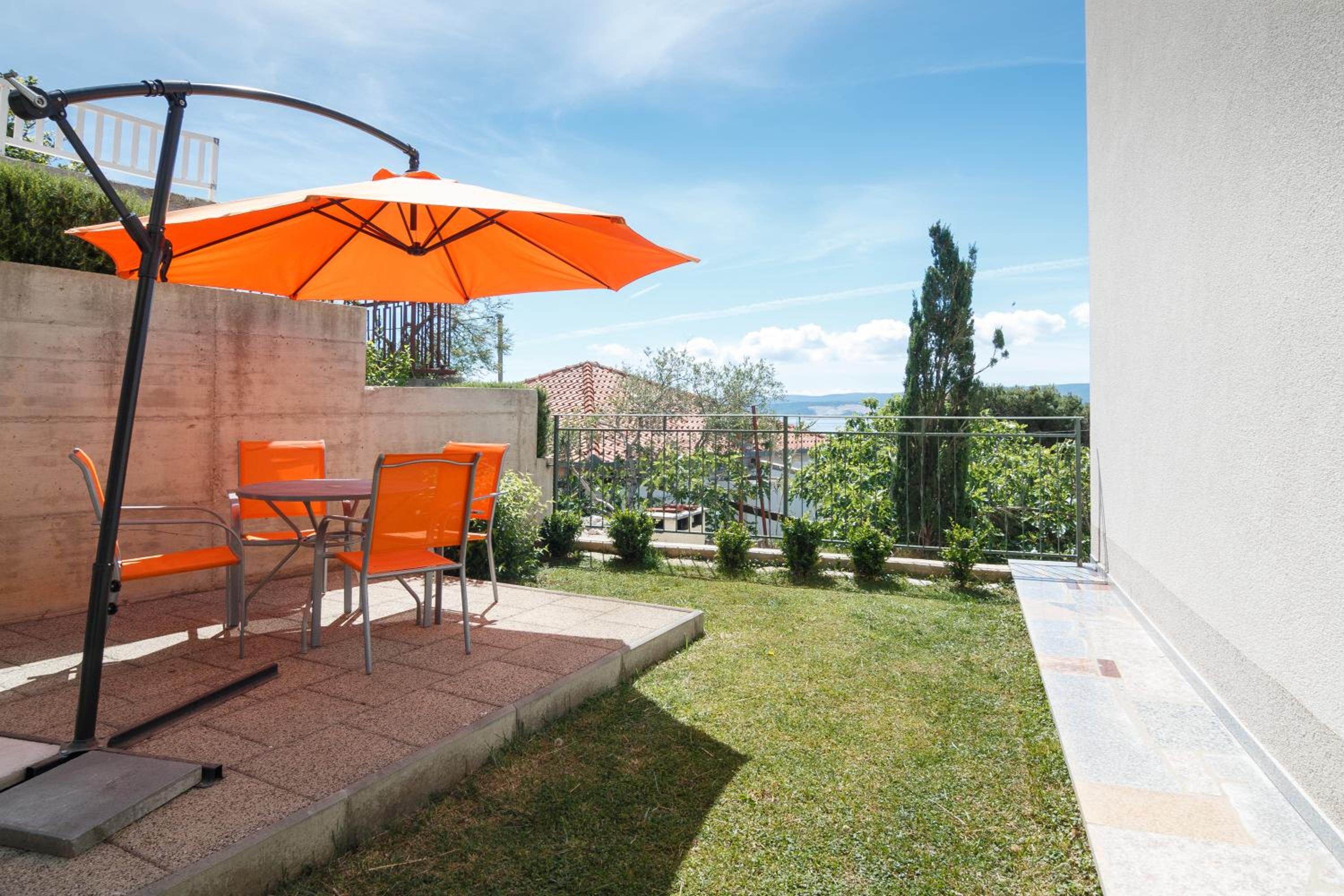 Deluxe One-Bedroom Apartment with Ocean View