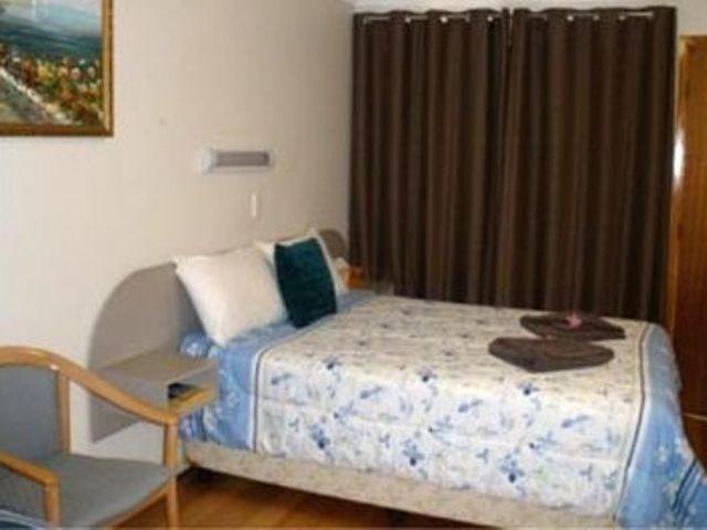 Large Family Room photo 1