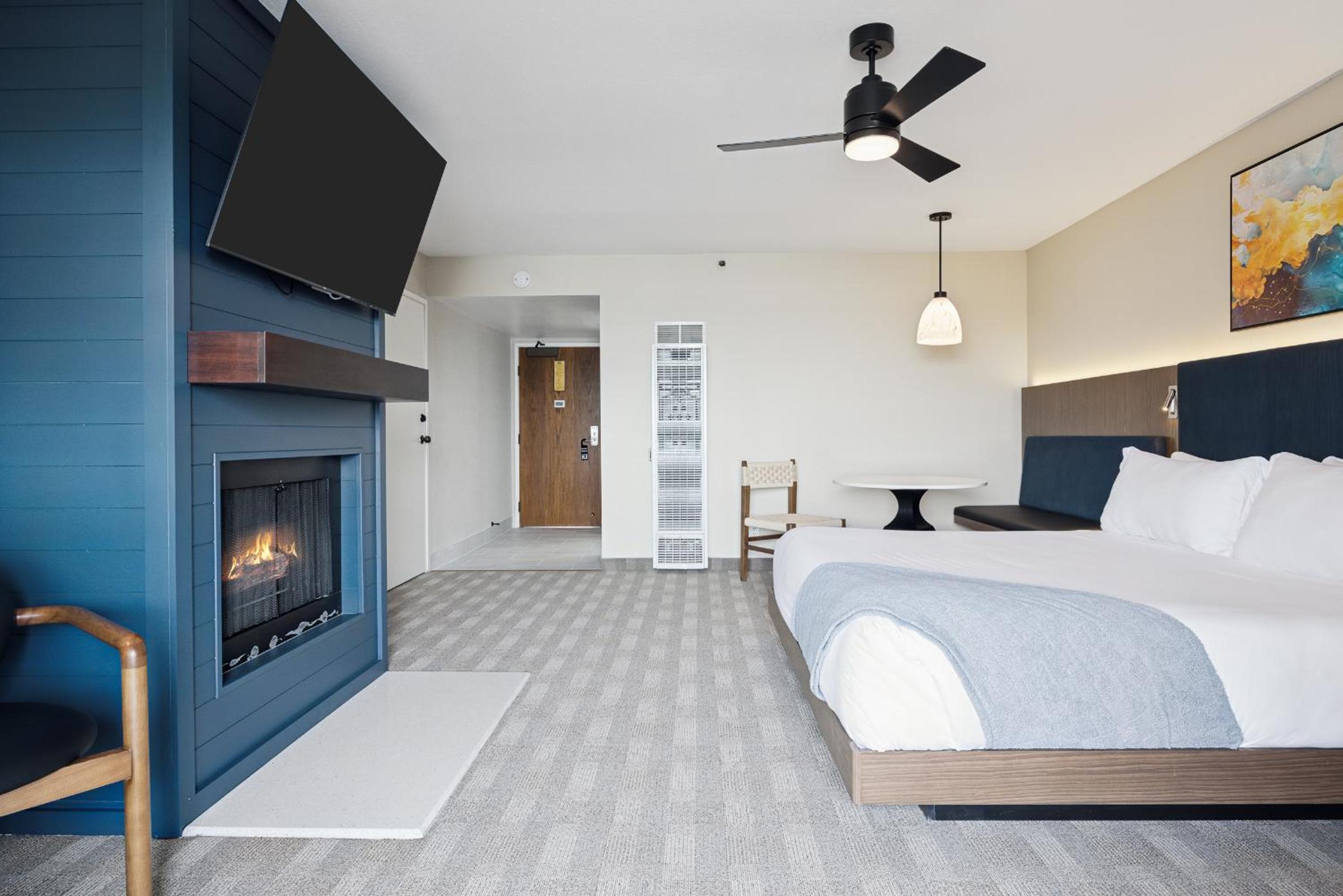 Deluxe King Room - Photo 4