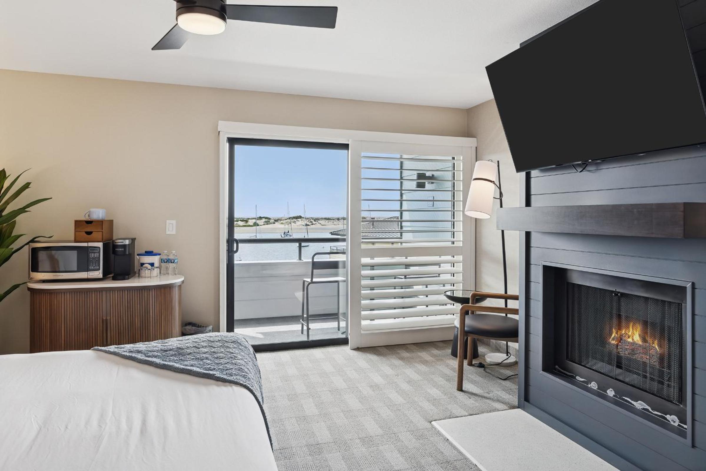 Deluxe King Room - Photo 6
