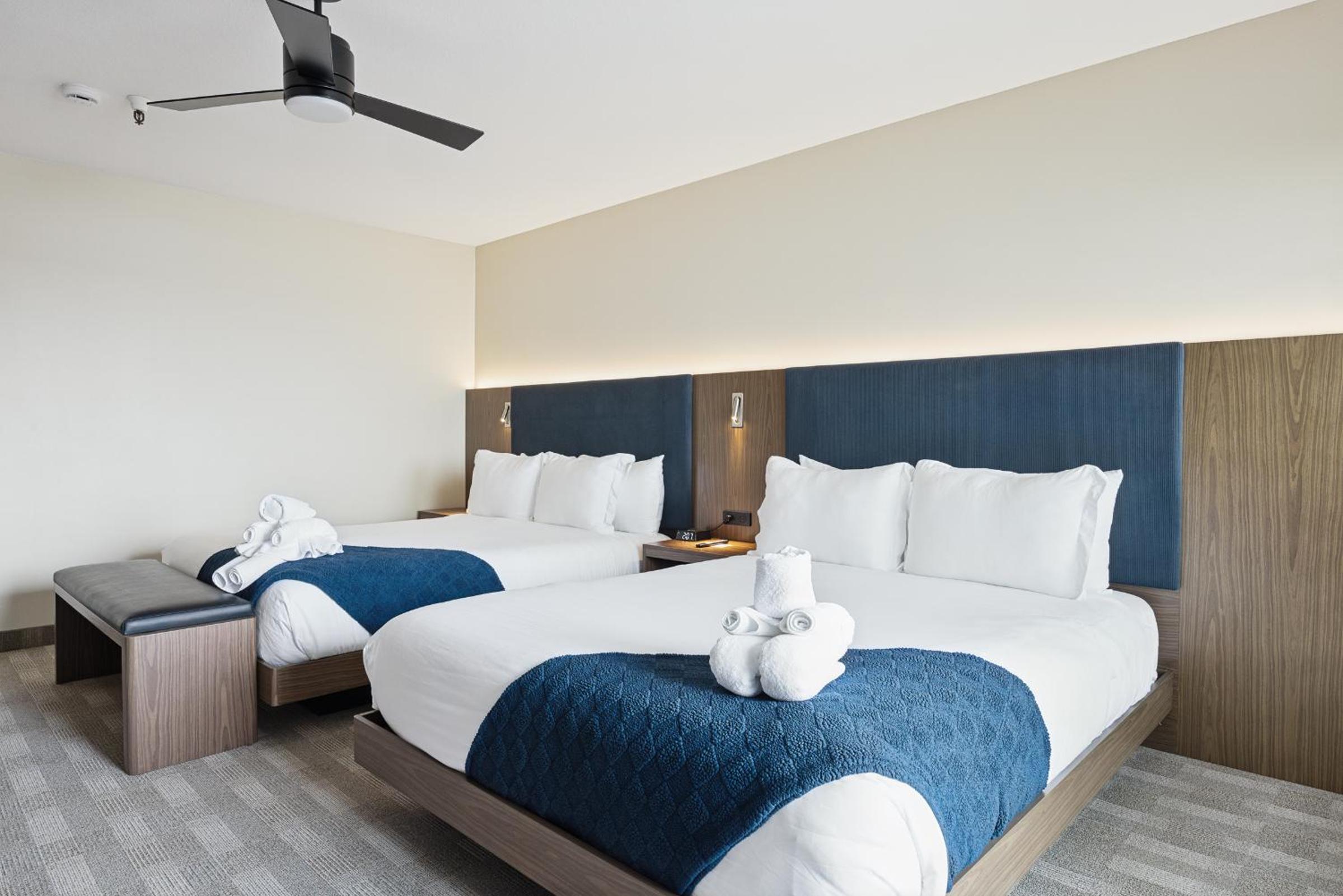 Deluxe Double Room with Balcony - Photo 4