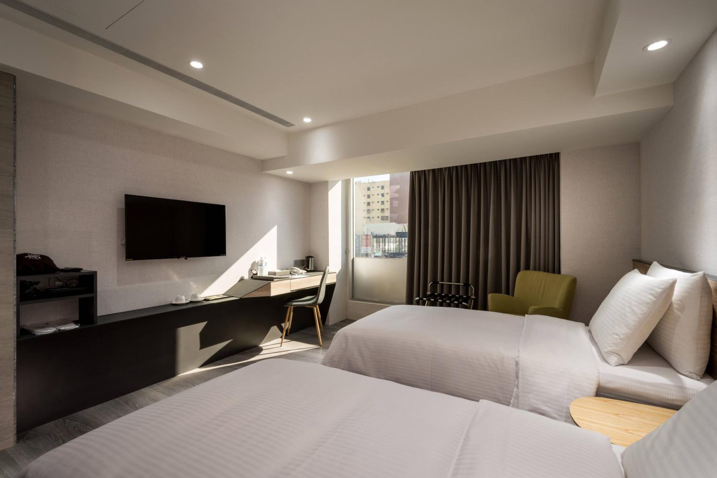 Standard Twin Room - Photo 6