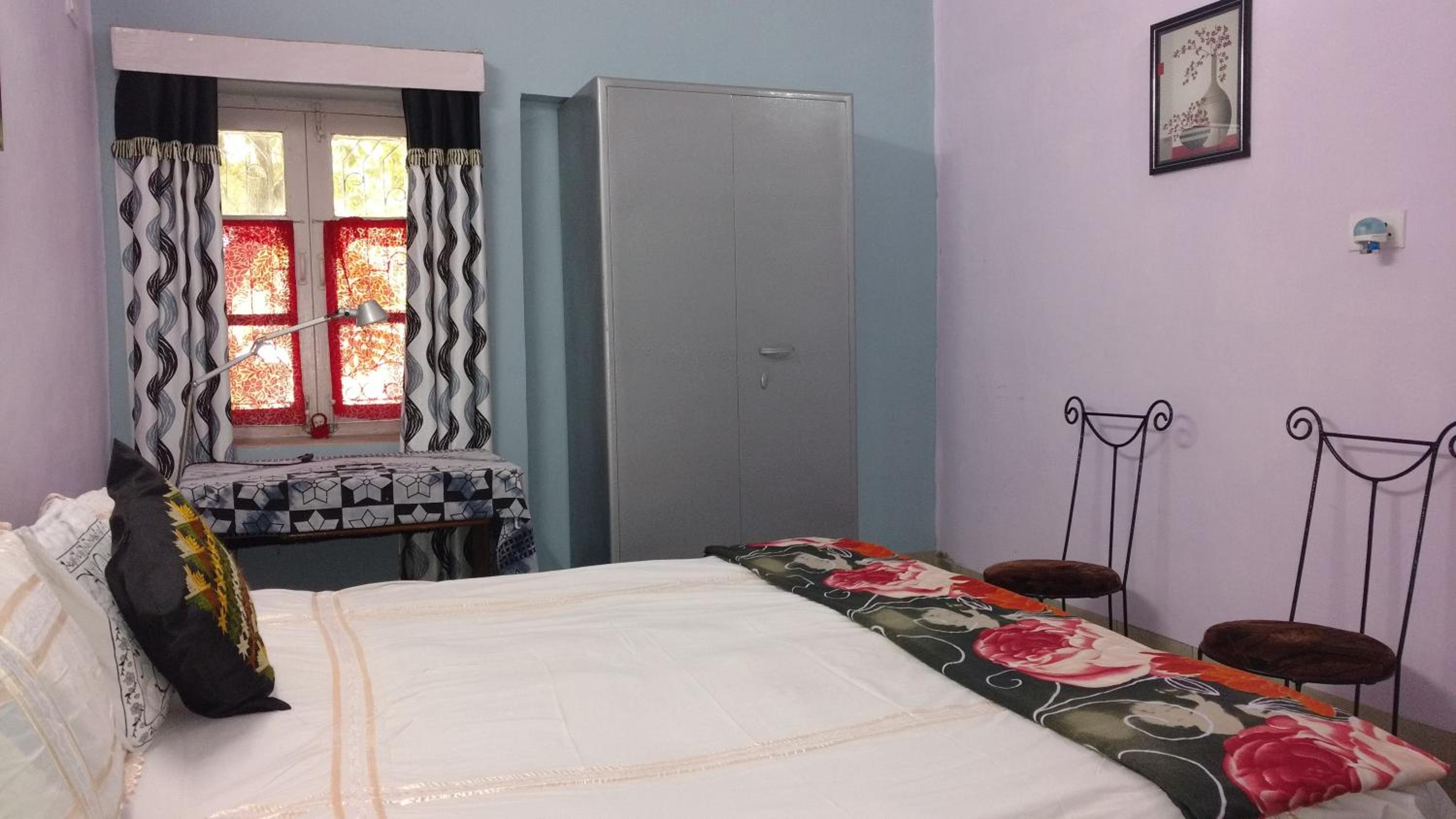 Double Room with Bathroom (Gray) - Photo 6
