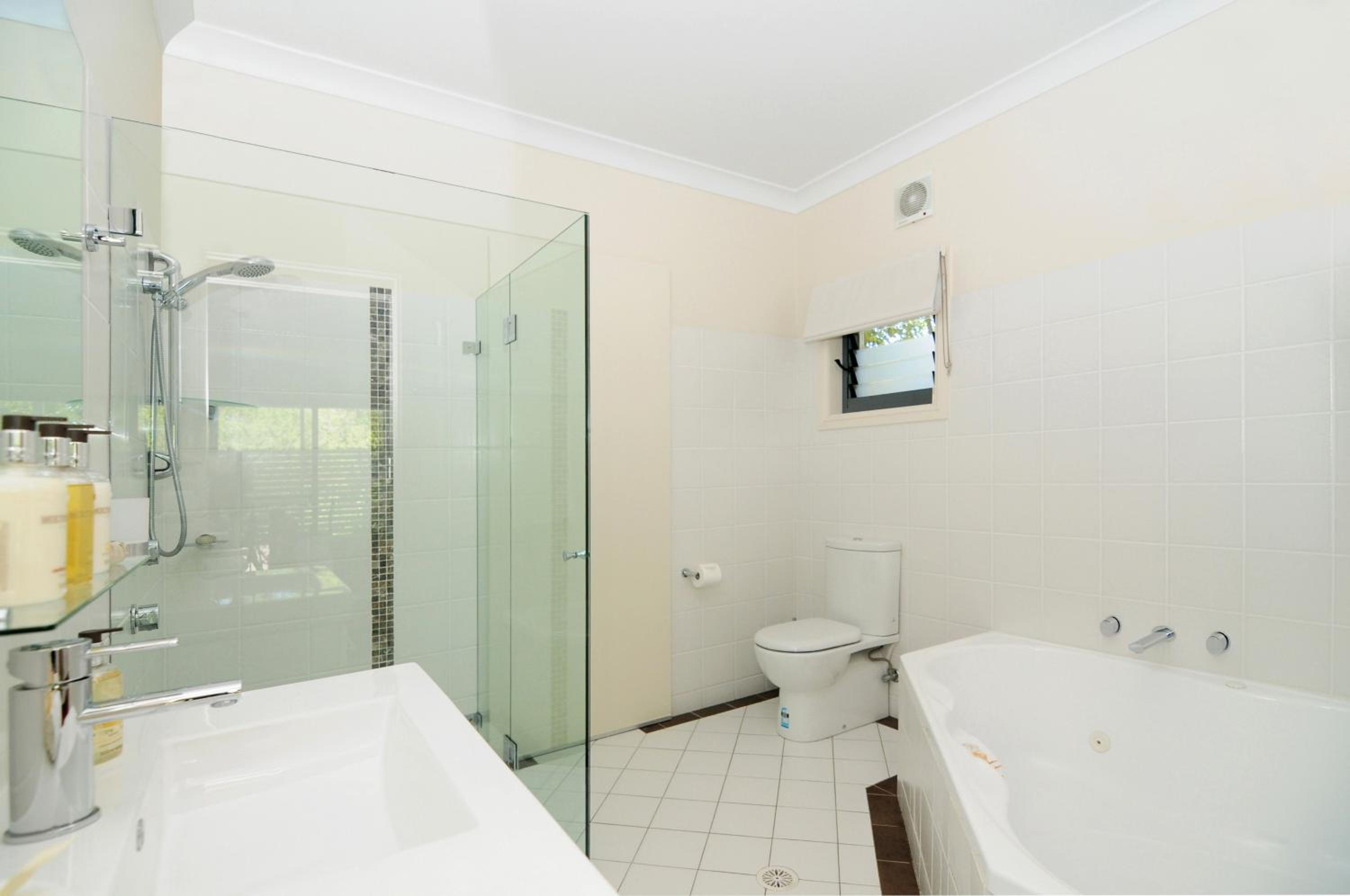 A King Spa Suite photo 2