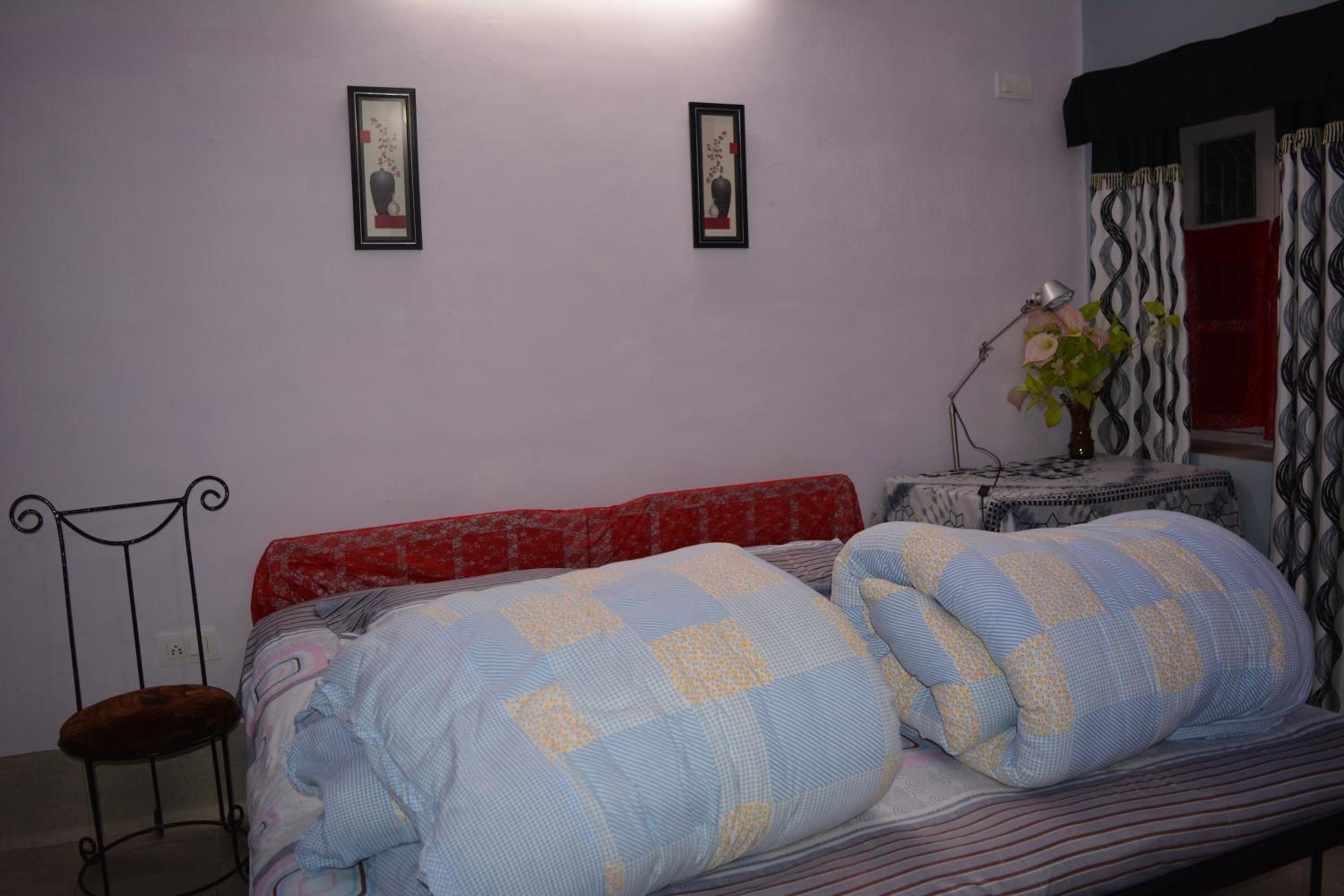 Double Room with Bathroom (Gray) - Photo 4
