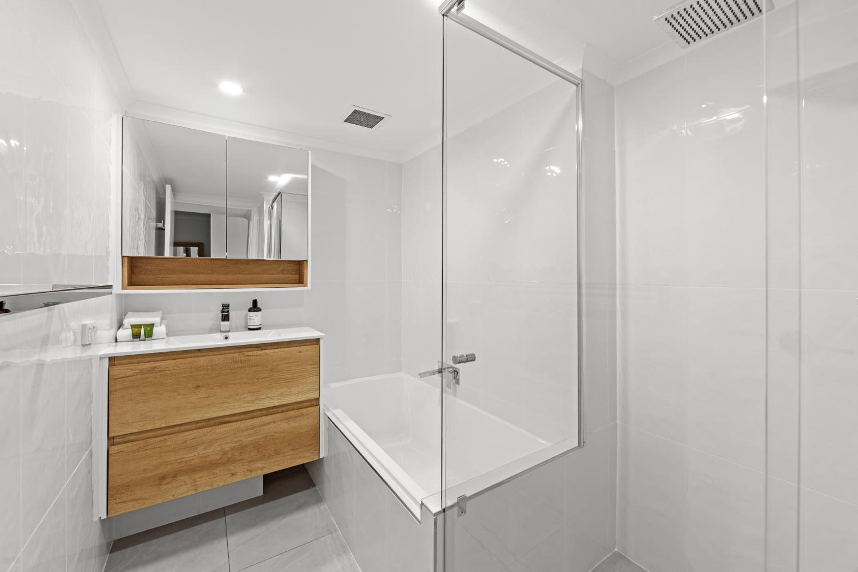 Pet Friendly Two-Bedroom Apartment Ocean Views Lower Level