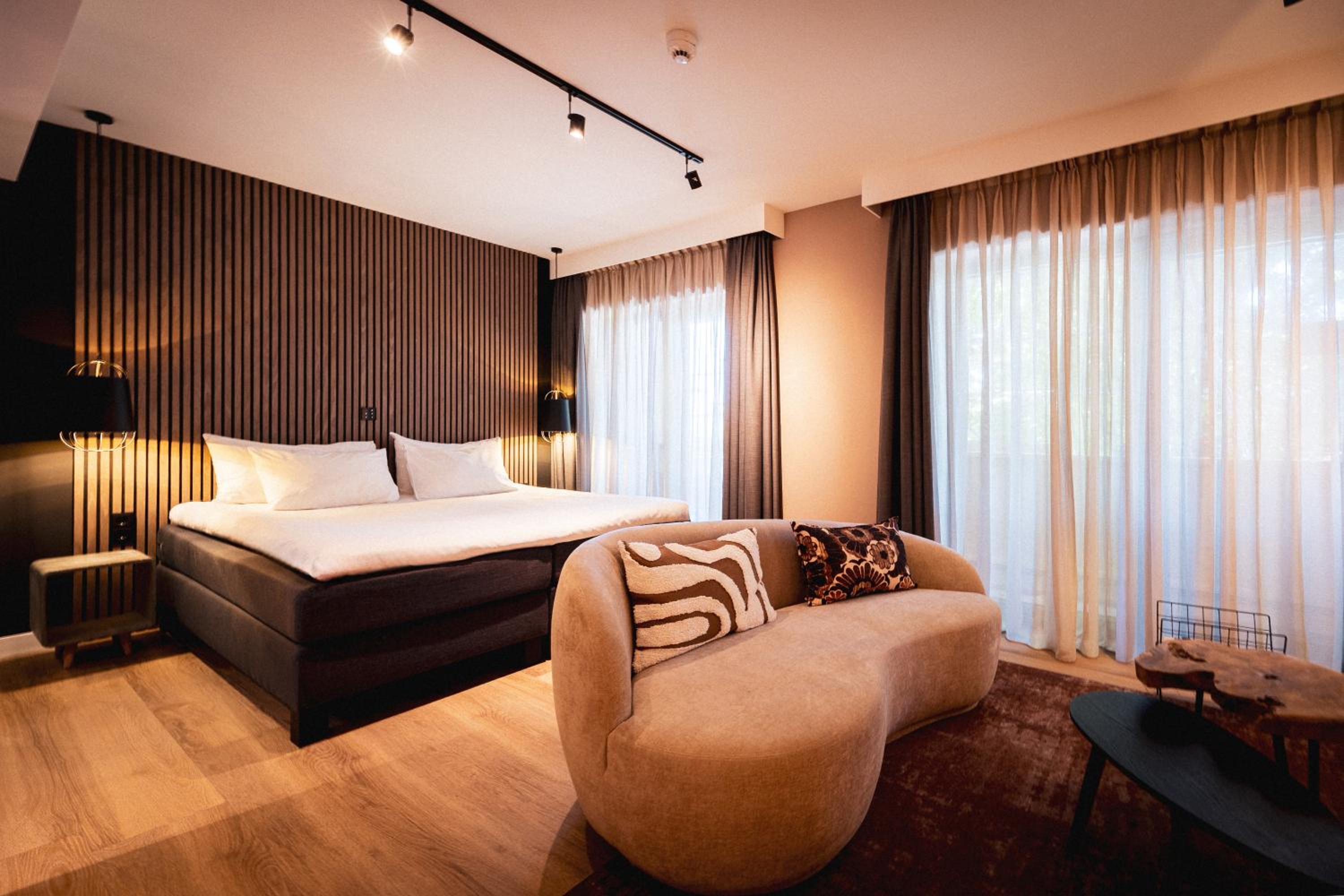 Deluxe Double Room with Shower - Photo 1