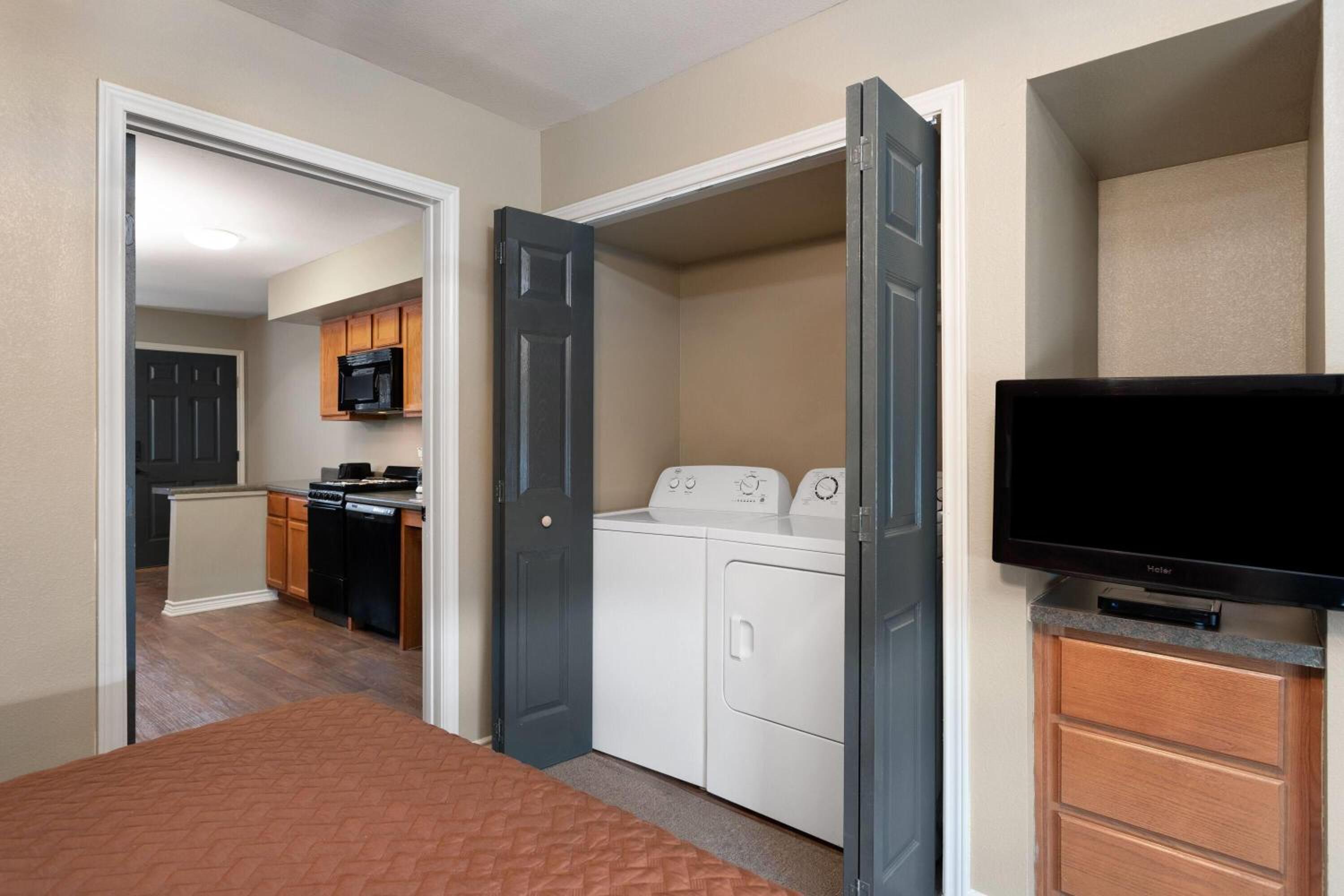 One-Bedroom Queen Suite with Mobility Access and Roll-In Shower, Non-Smoking