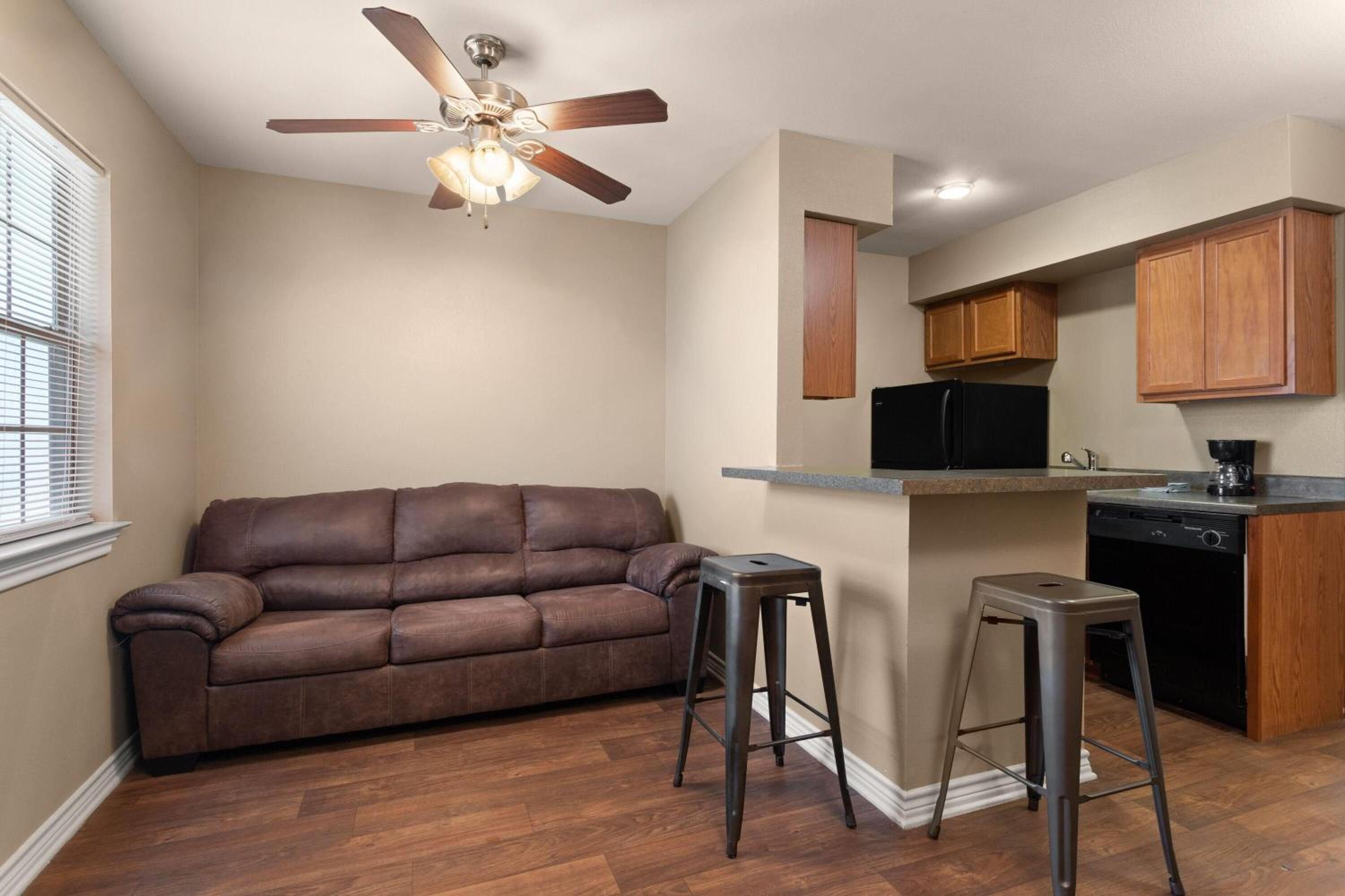One-Bedroom Queen Suite, Non-Smoking photo 3