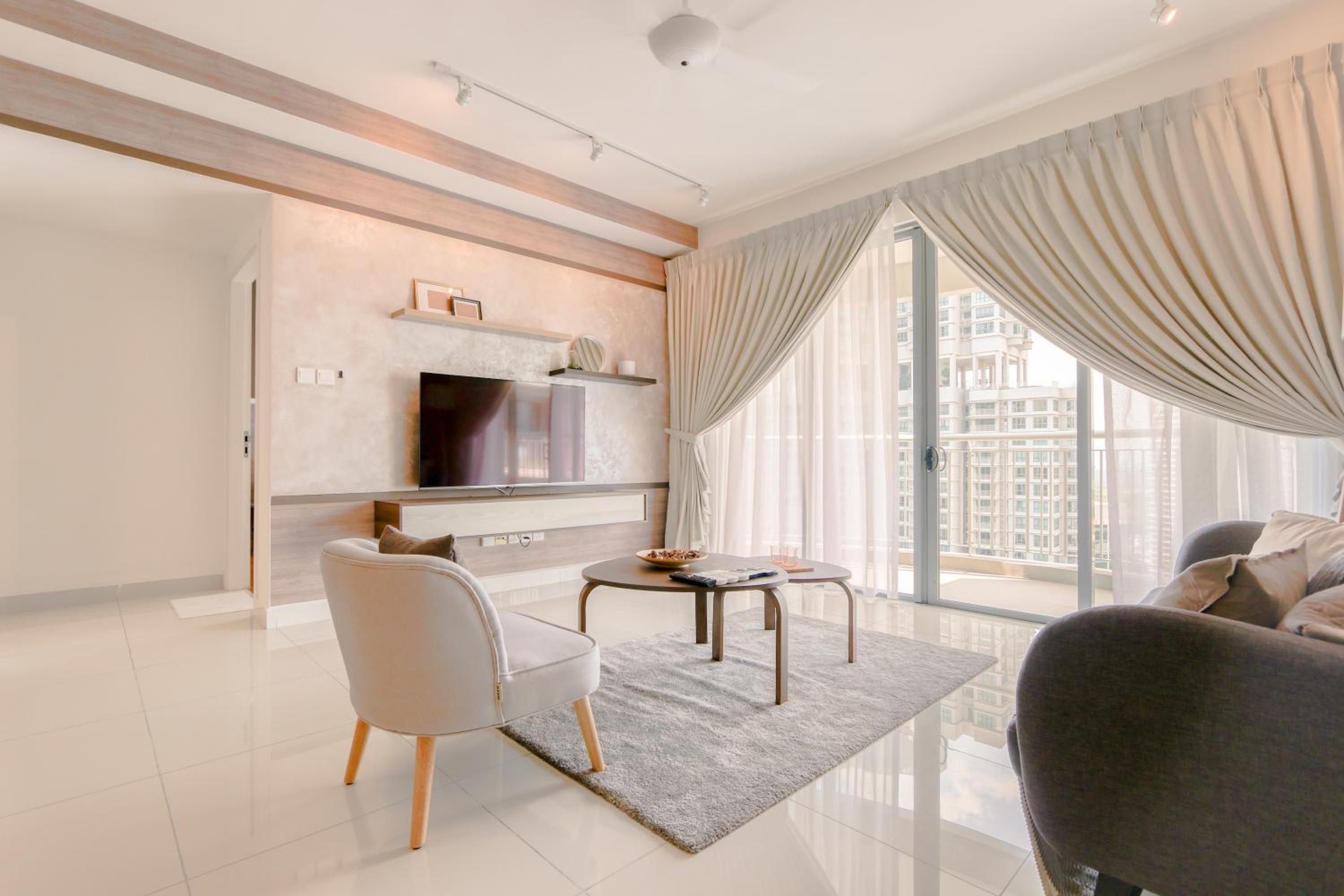 Two-Bedroom Deluxe Apartment - Photo 2