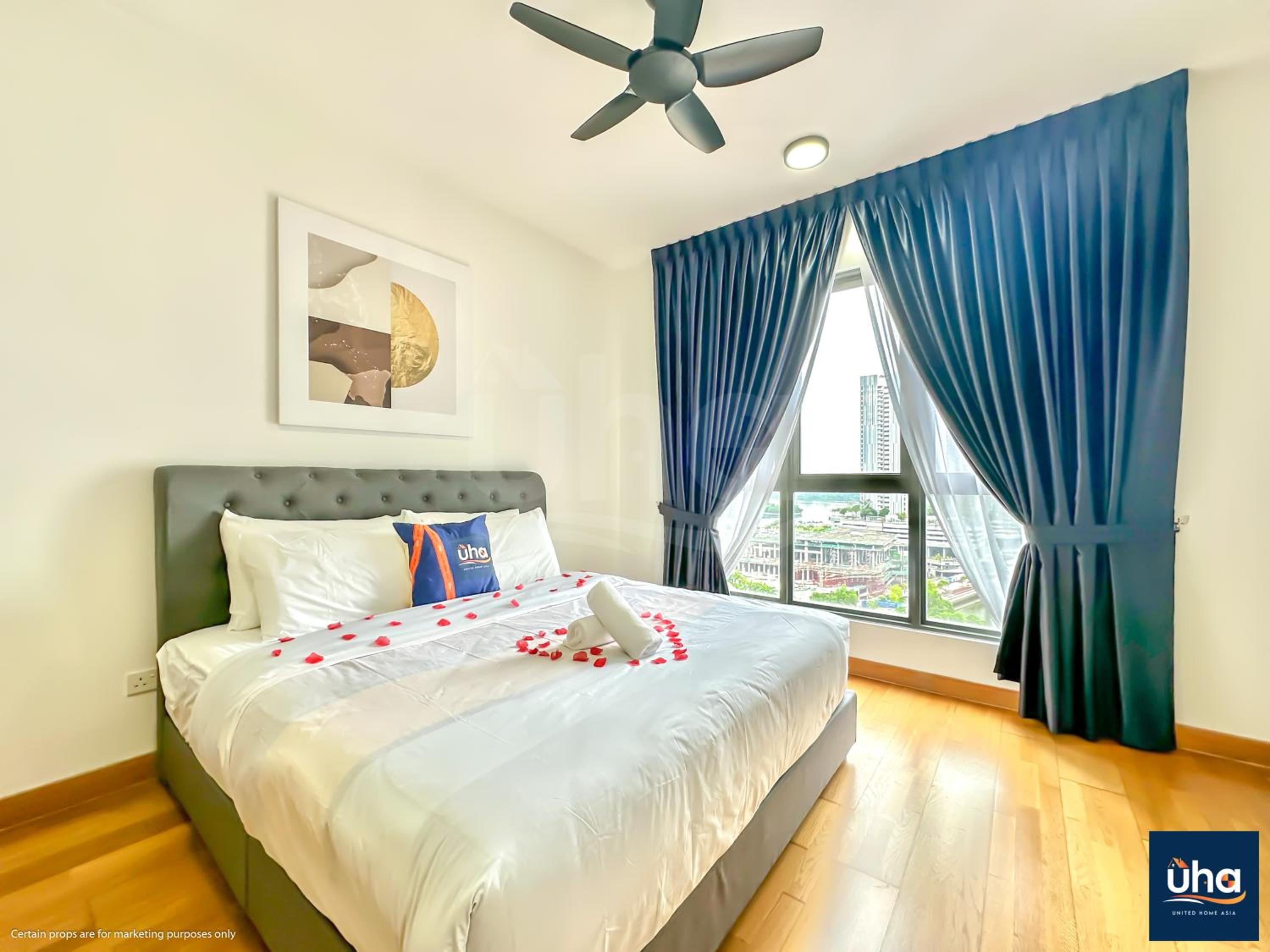 Three-Bedroom Standard Apartment - Photo 2