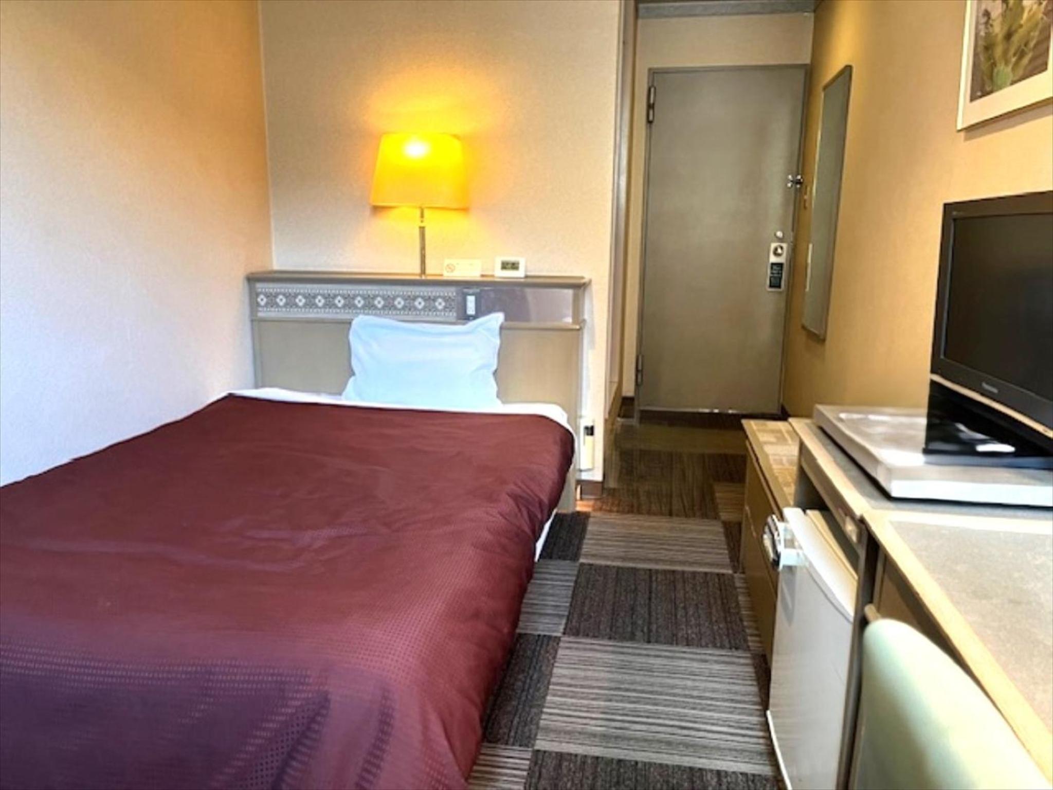 Single Room with No View - Smoking