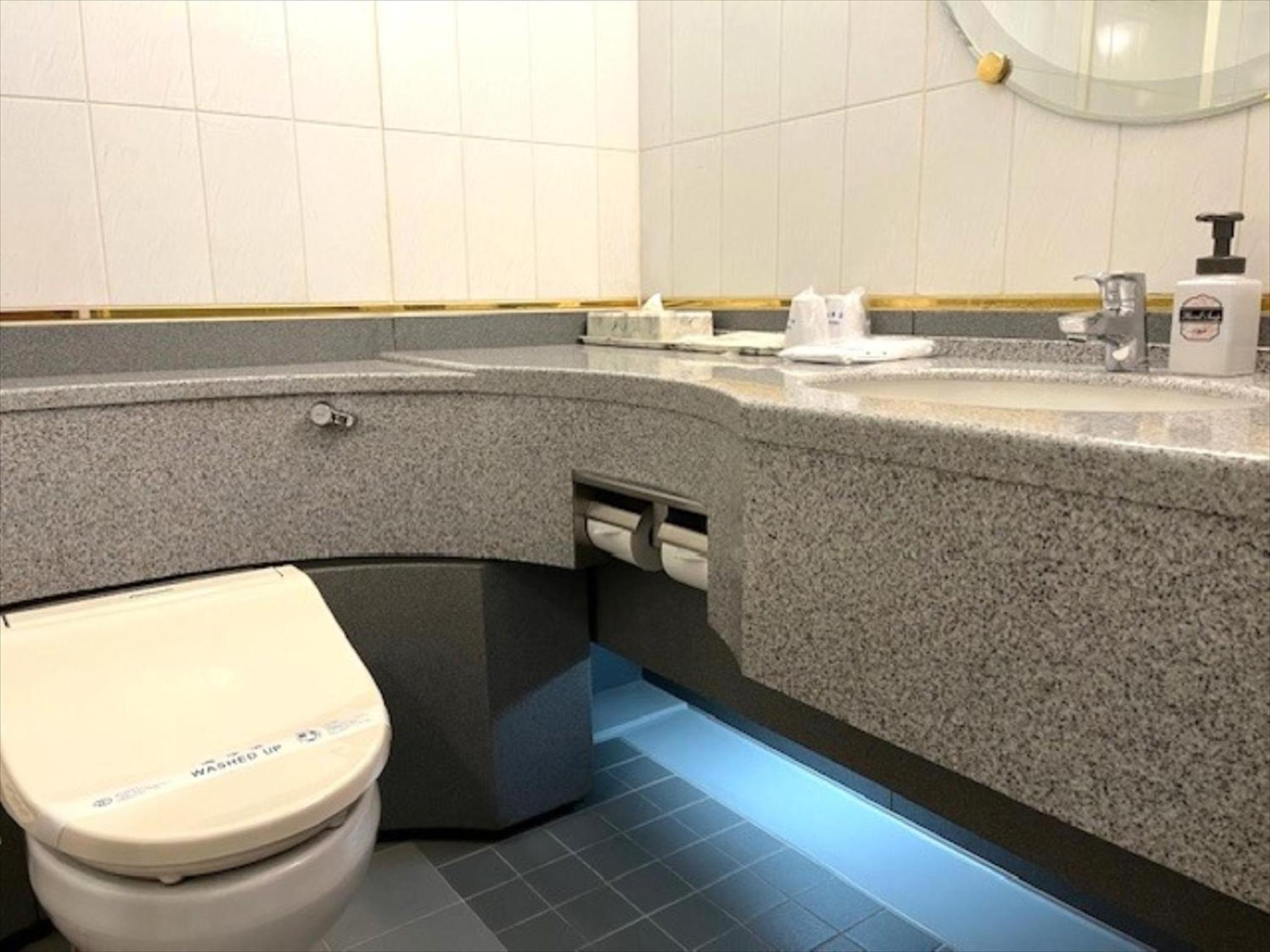 Semi Suite with City View -Non-Smoking - Photo 2