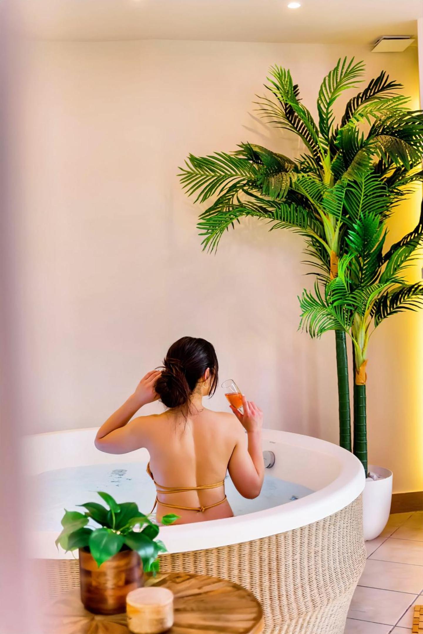Deluxe Suite with Spa Bath