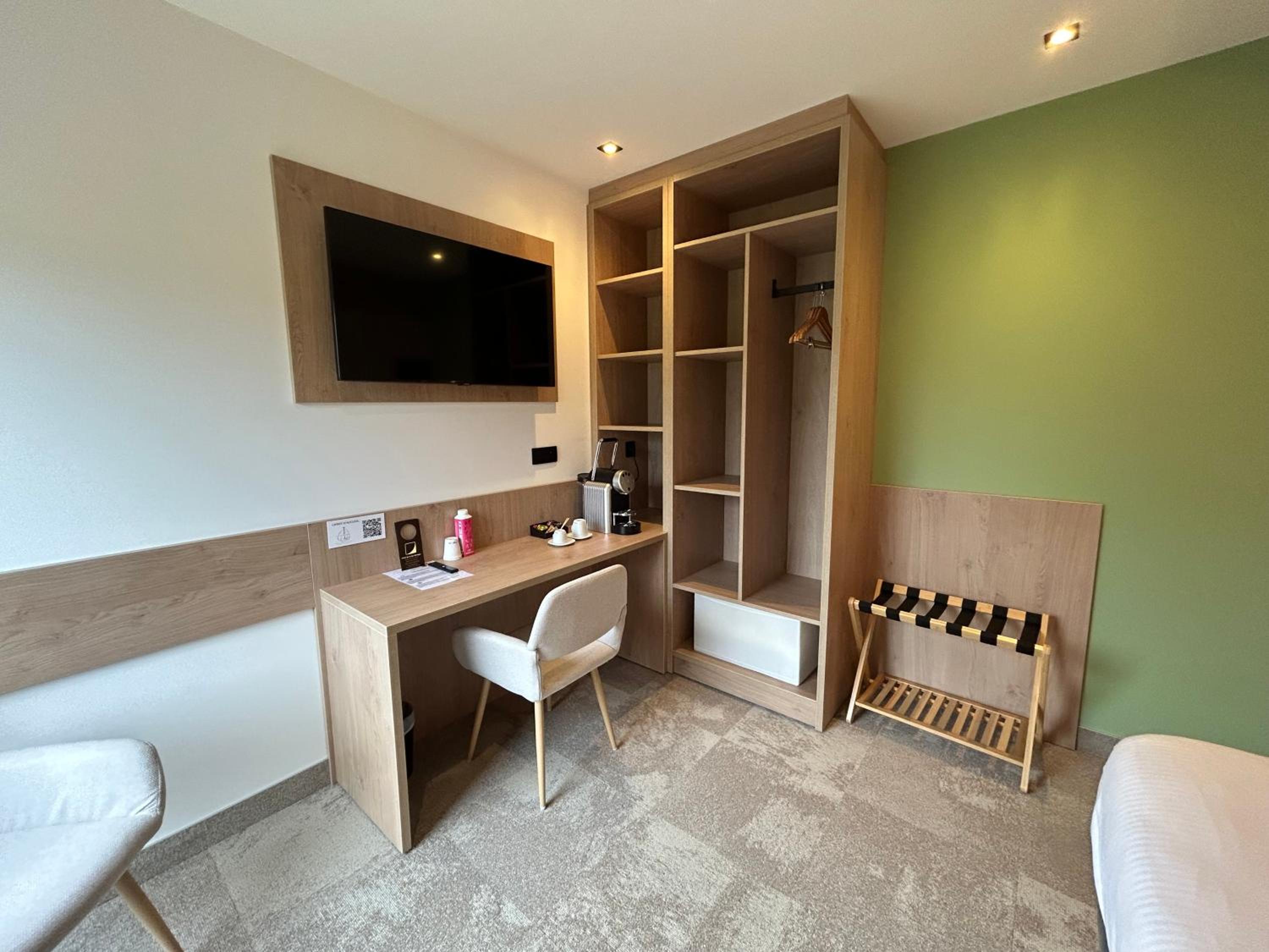 Large Double Room photo 3