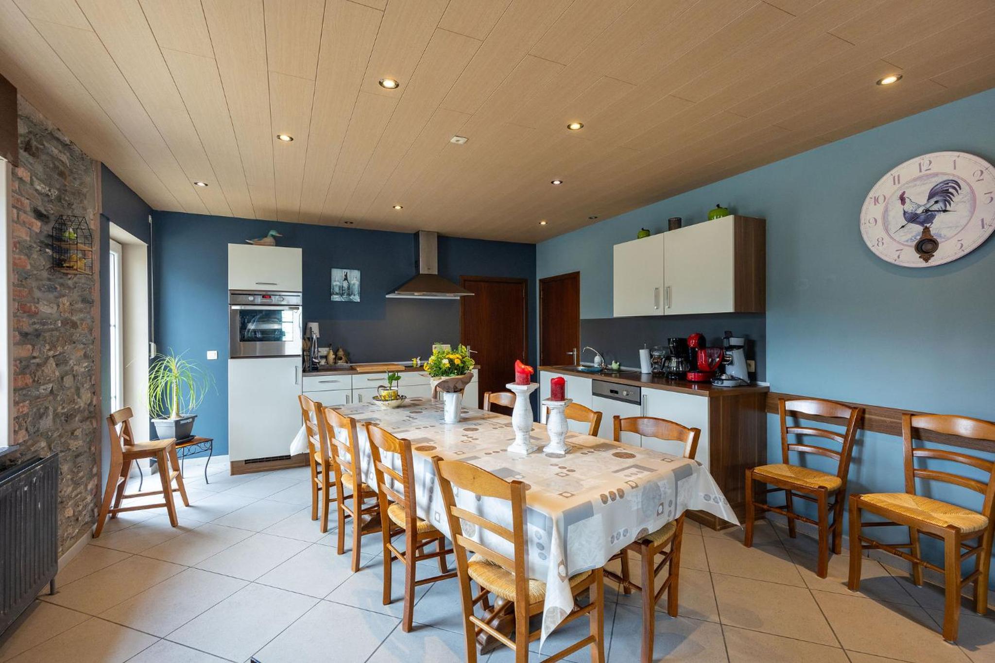 Six-Bedroom House photo 1