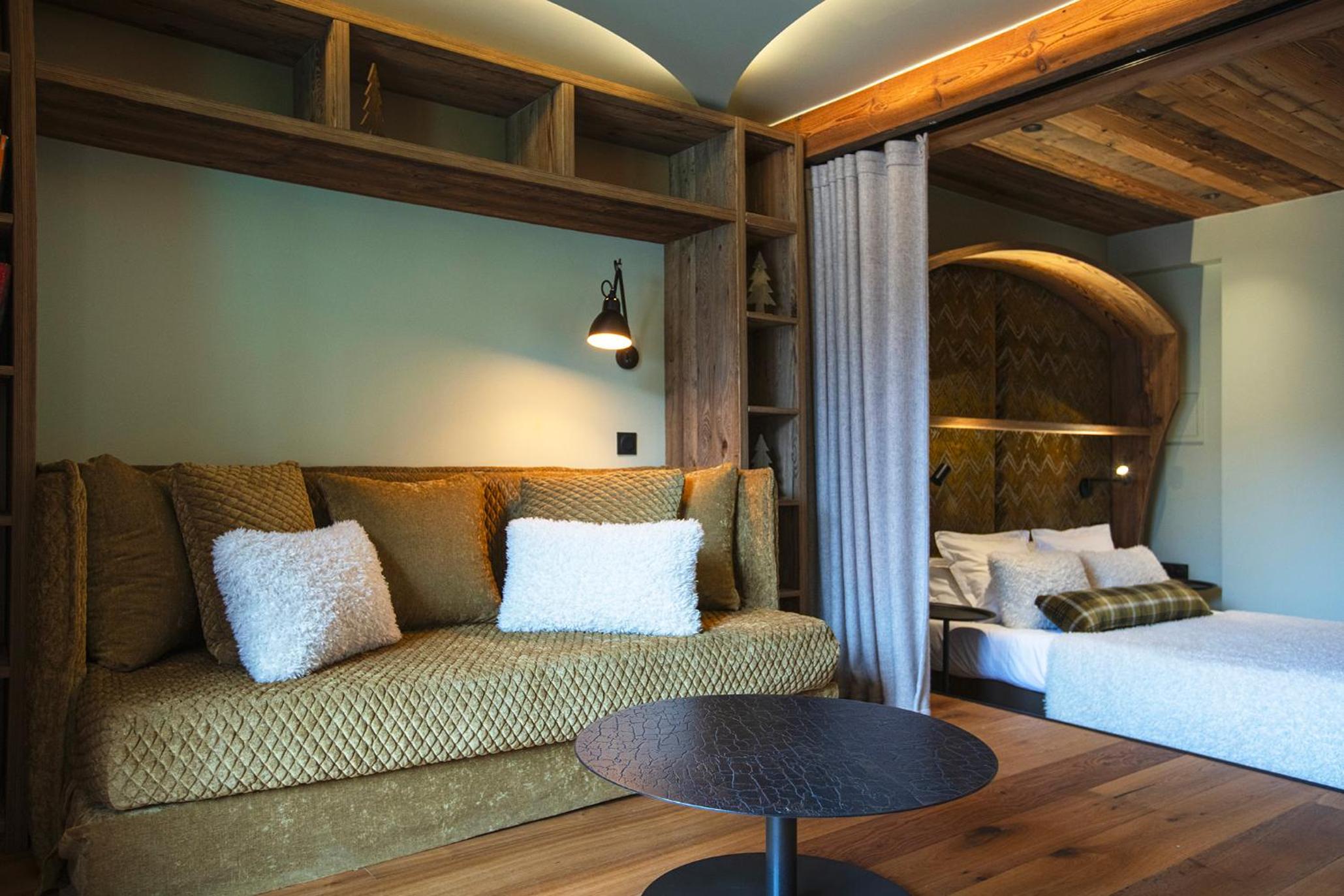 Junior Suite with Balcony - Photo 2