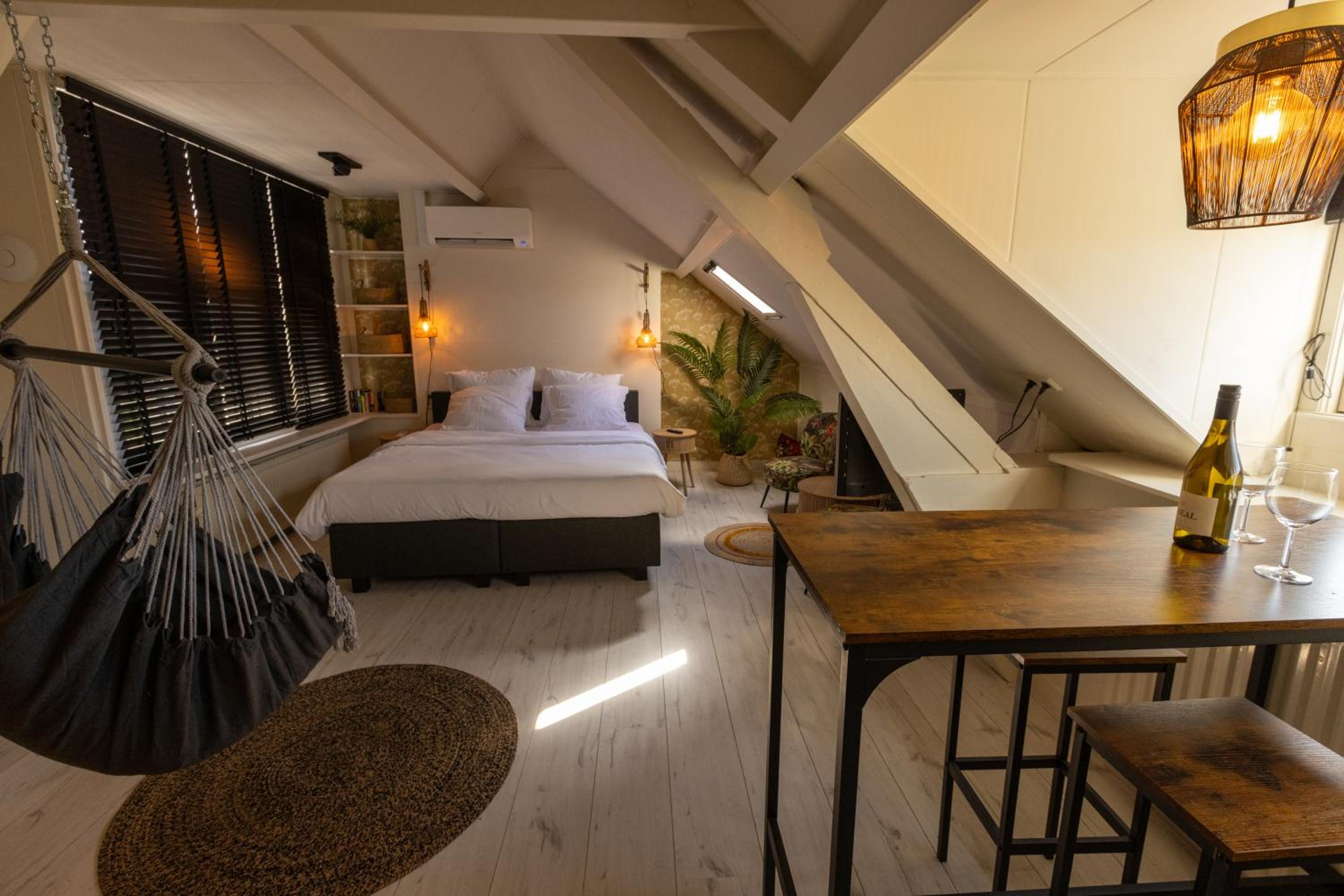 Studio Apartment photo 1